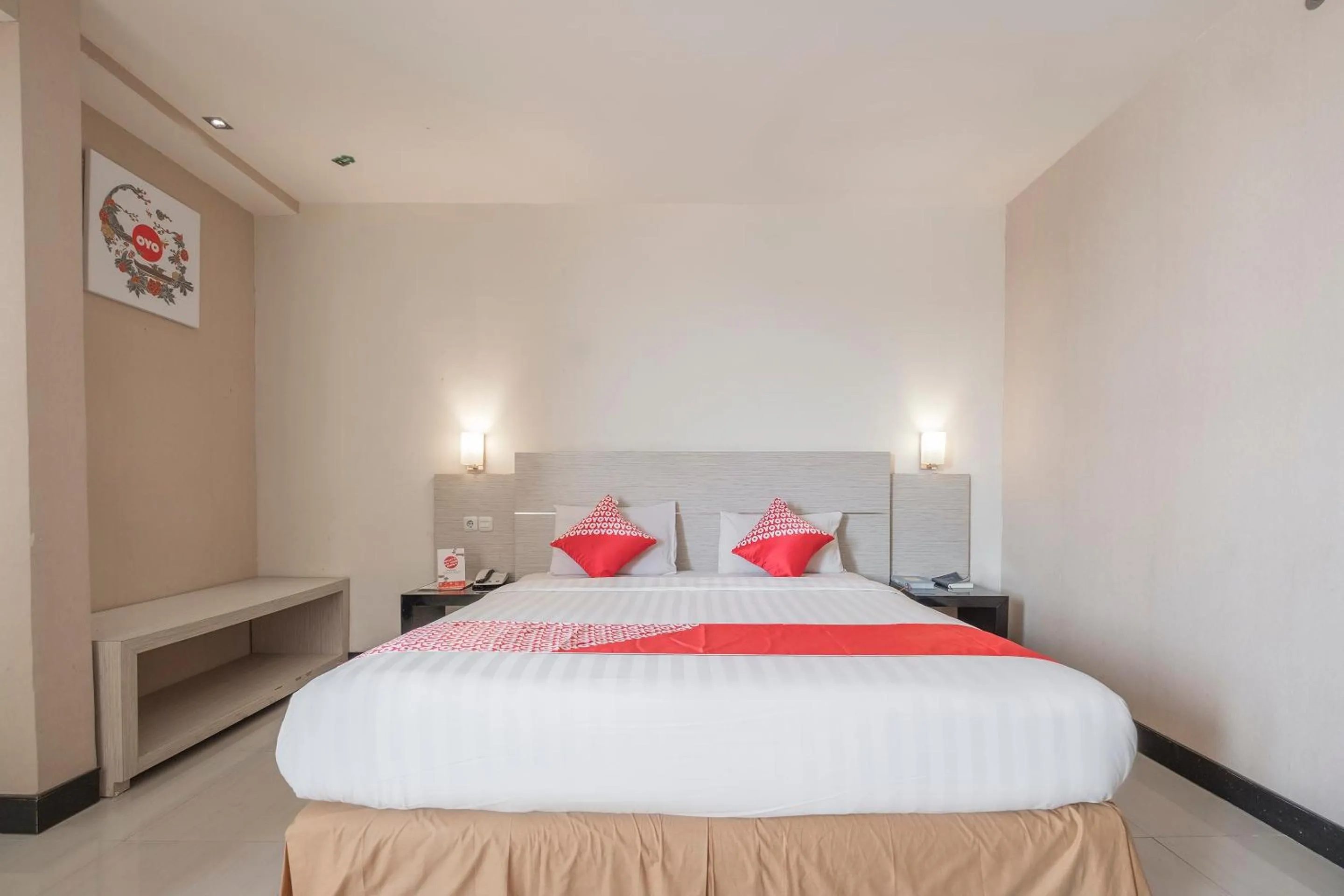 Bedroom, Bed in OYO 1081 Allson City Hotel Makassar