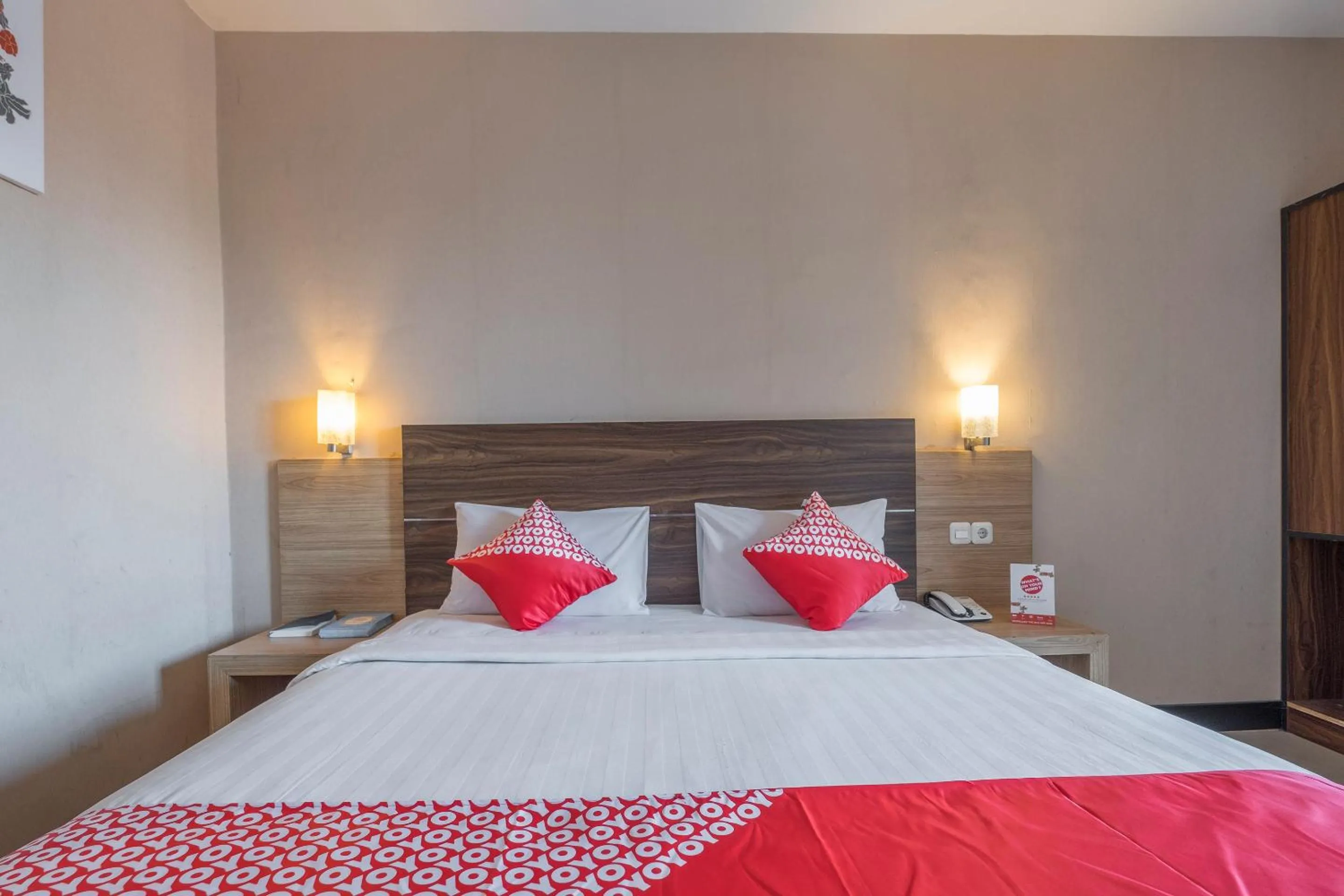 Bedroom, Bed in OYO 1081 Allson City Hotel Makassar