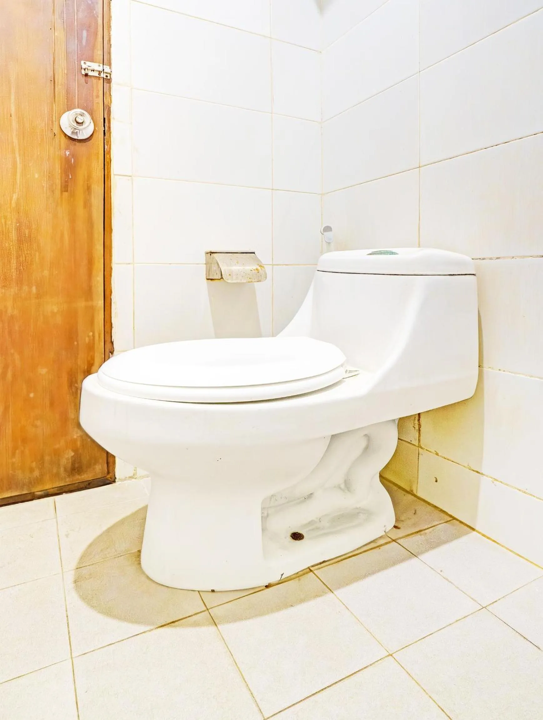 Bathroom in OYO 1081 Allson City Hotel Makassar