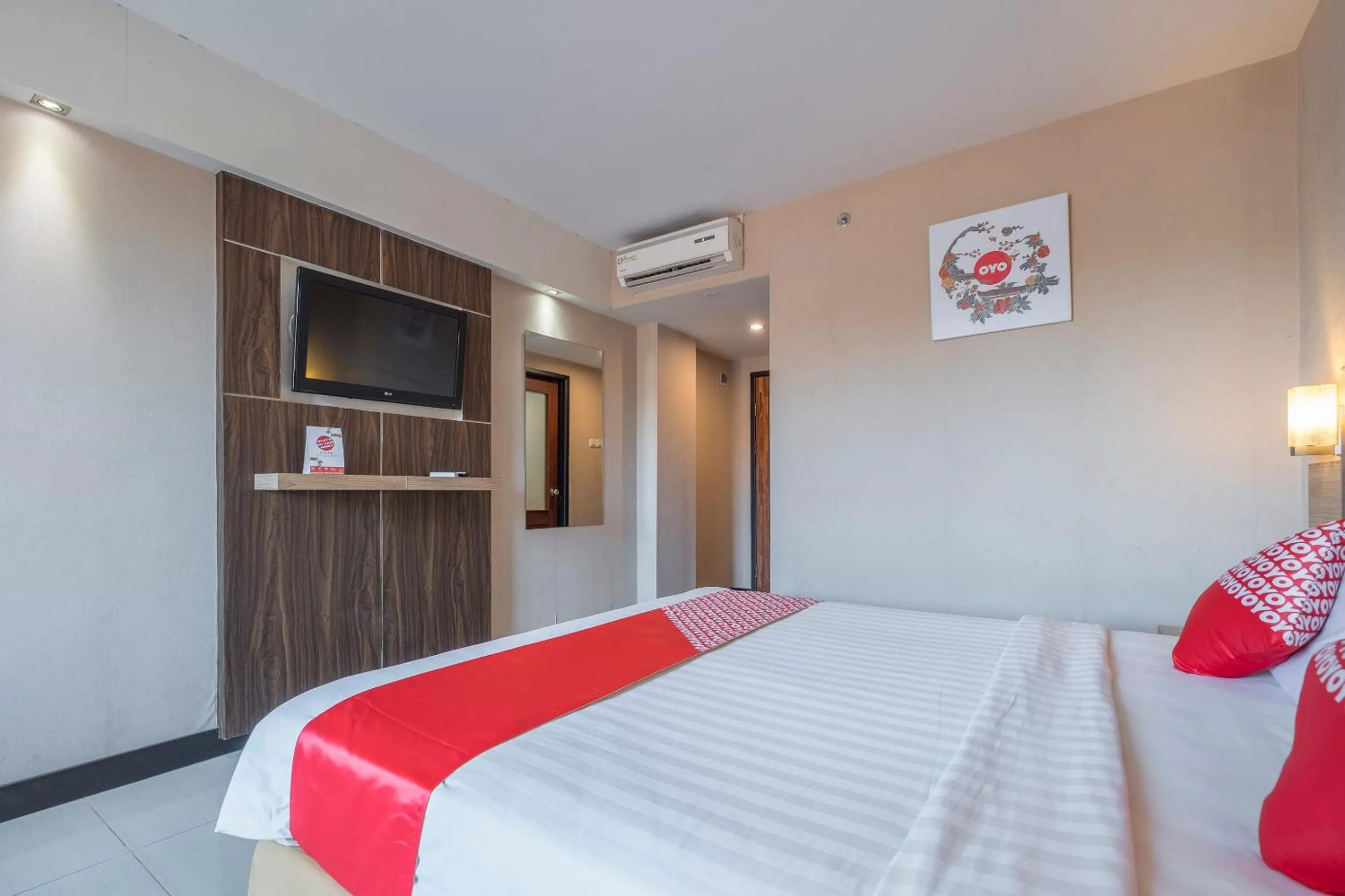 Bedroom, Bed in OYO 1081 Allson City Hotel Makassar