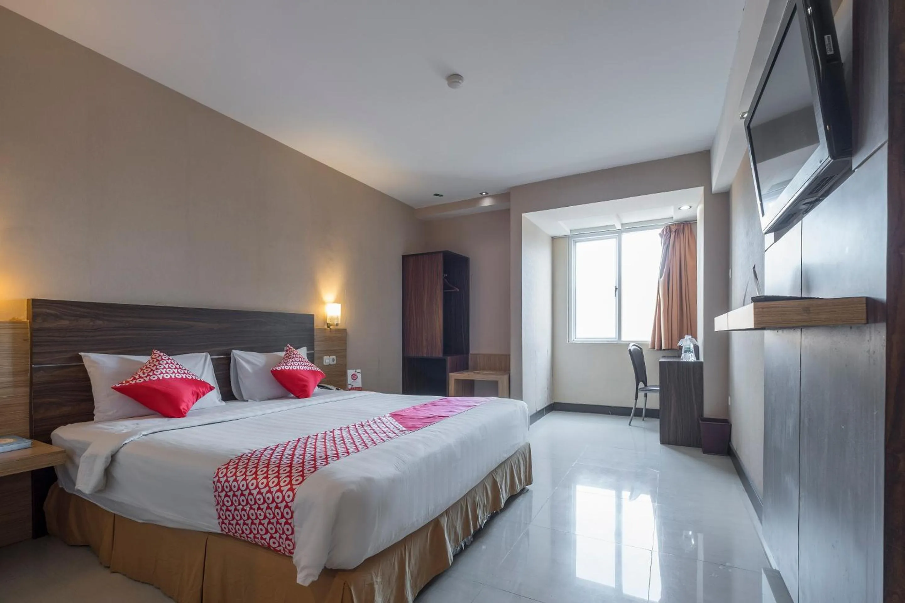 Bedroom, Bed in OYO 1081 Allson City Hotel Makassar