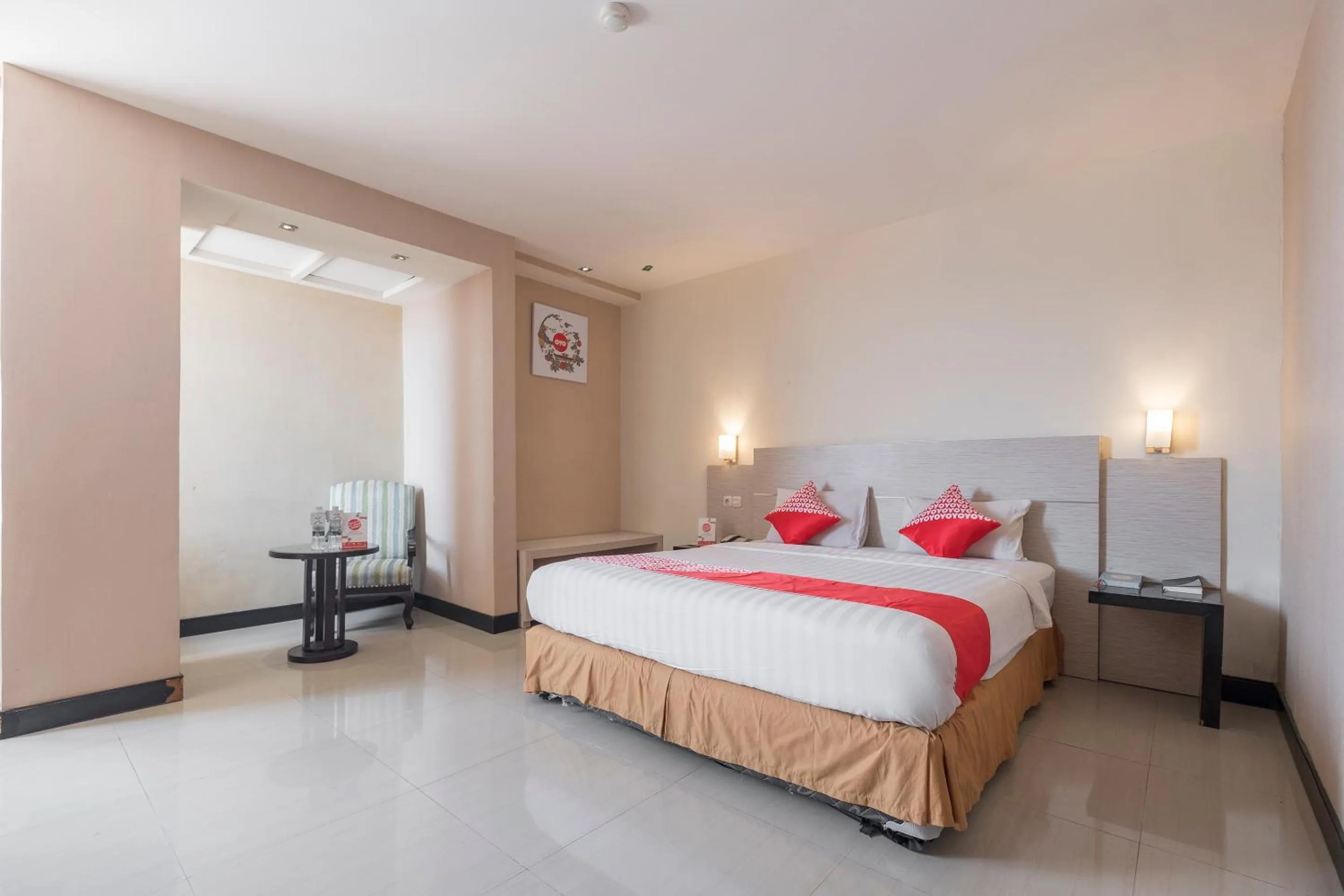 Bedroom, Bed in OYO 1081 Allson City Hotel Makassar