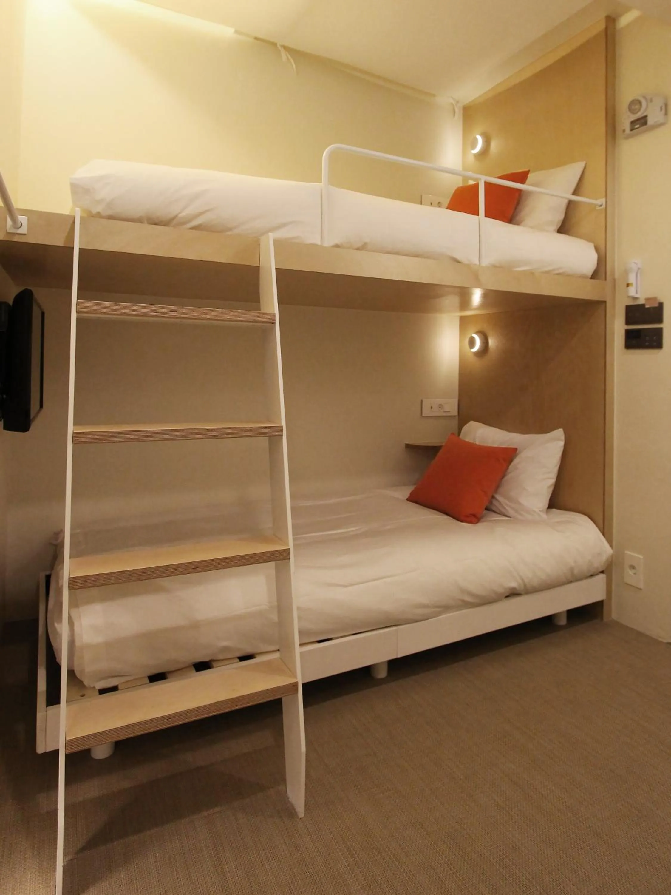 Bed in Tong Tong Petit Hotel