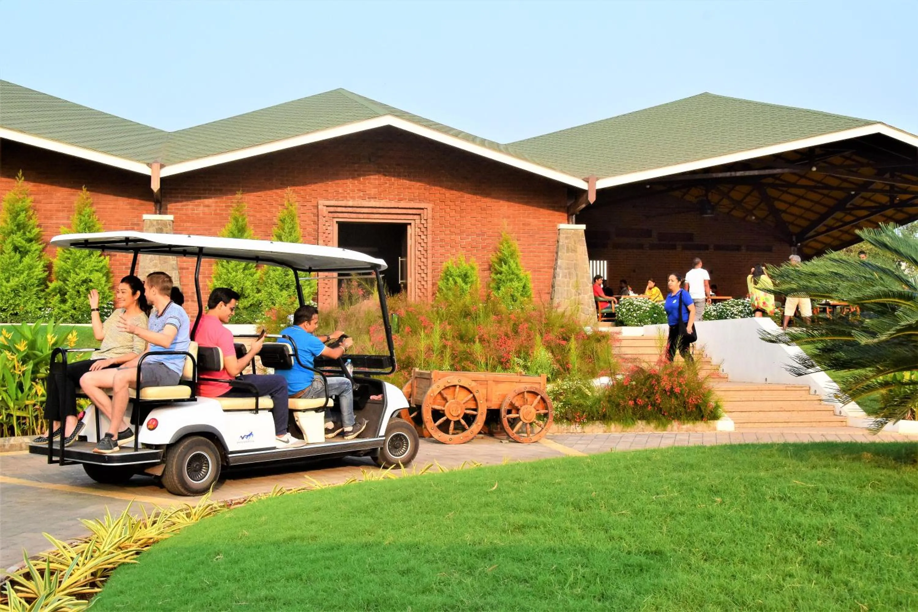 Garden in Fazlani Natures Nest - The Wellness Retreat