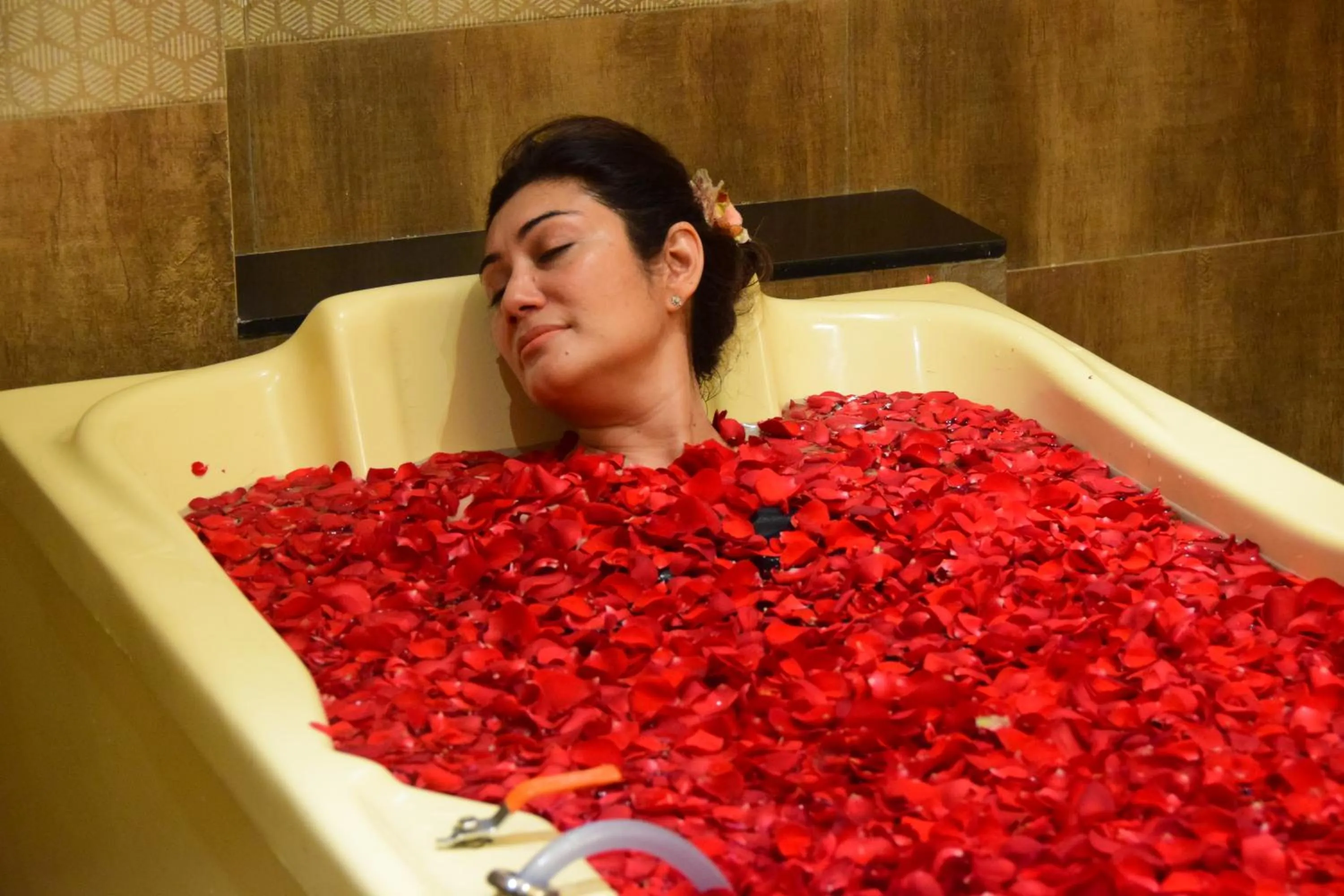 Hot Tub in Fazlani Natures Nest - The Wellness Retreat