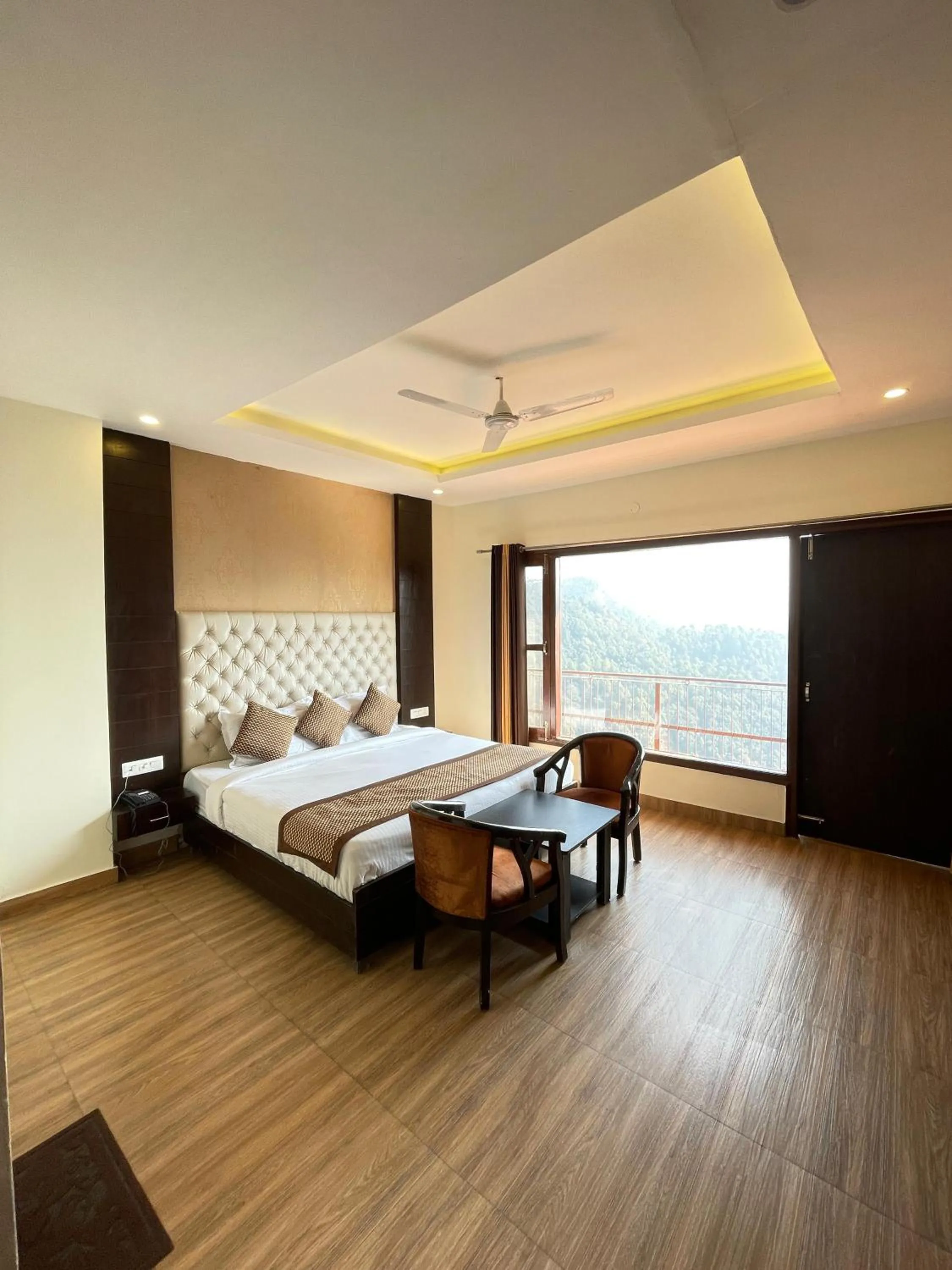 Photo of the whole room, Bed in ShriGo Hotel Kaithli Hills Shimla
