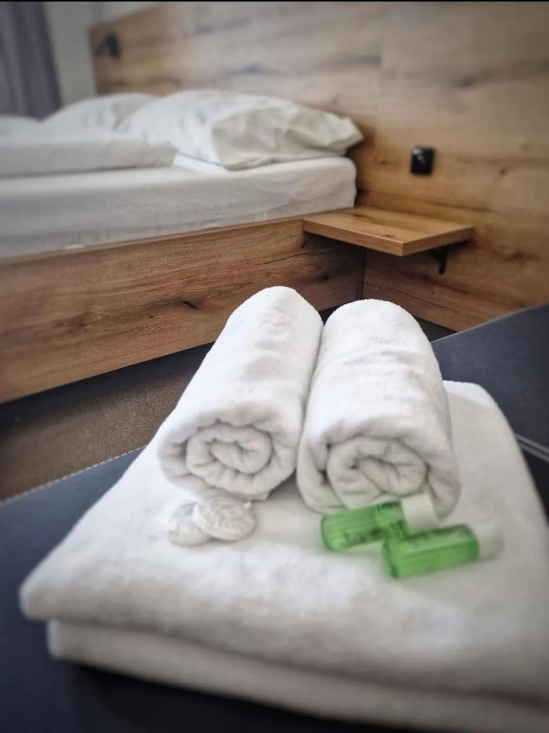 towels, Bed in Hotel U Labutě