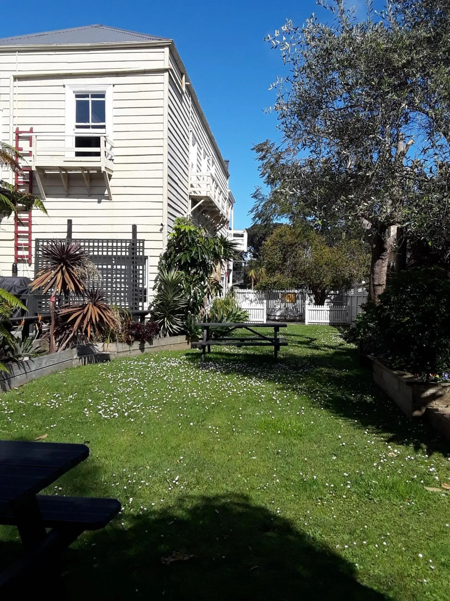 Property building in Lady Bowen Bed & Breakfast