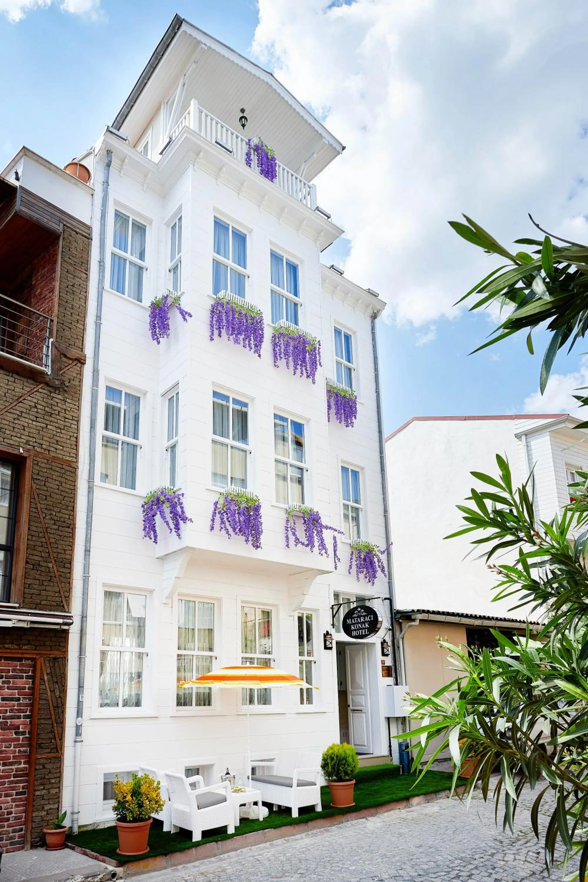 Property building in Mataraci Konak