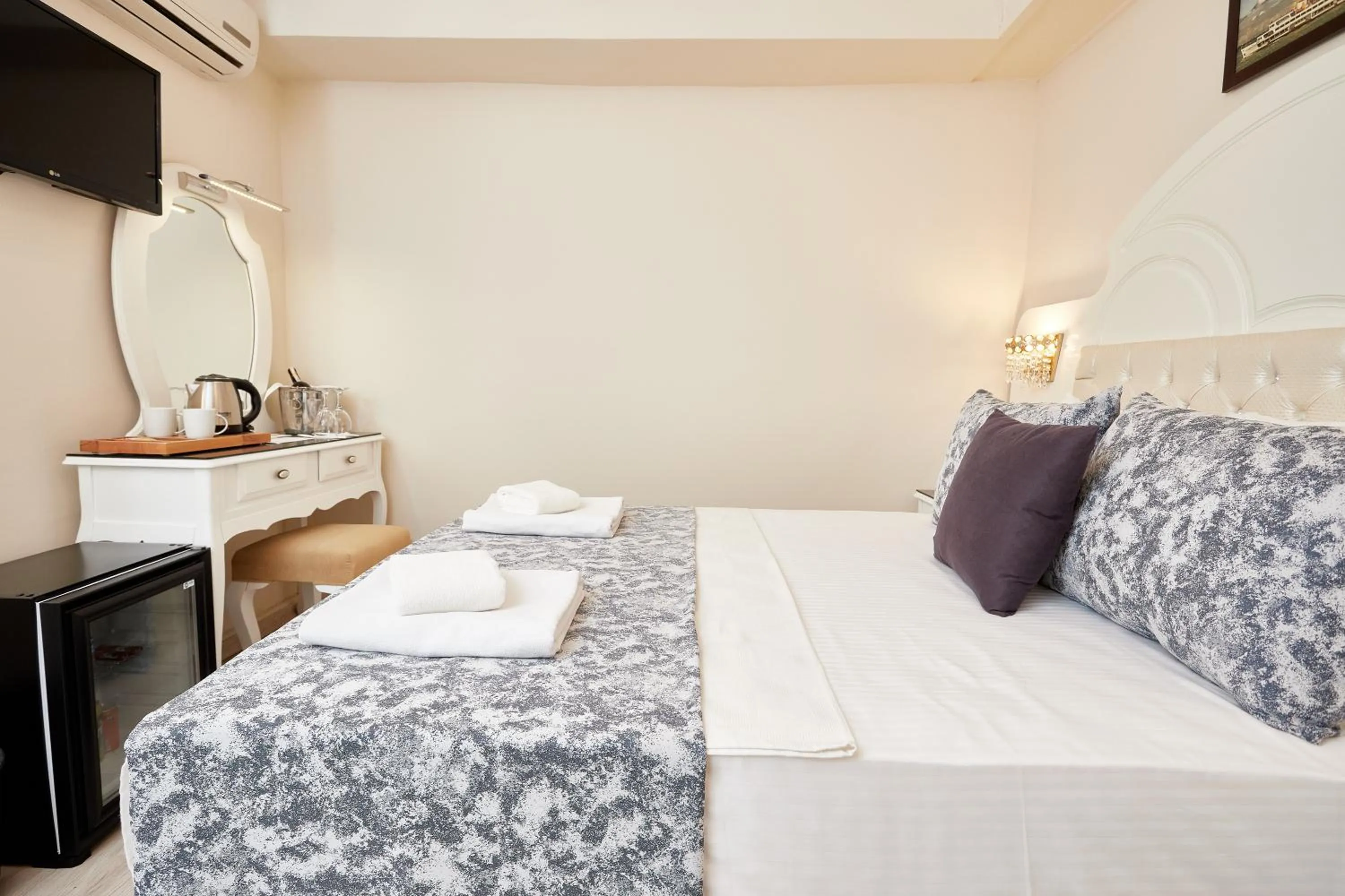 Photo of the whole room, Bed in Mataraci Konak