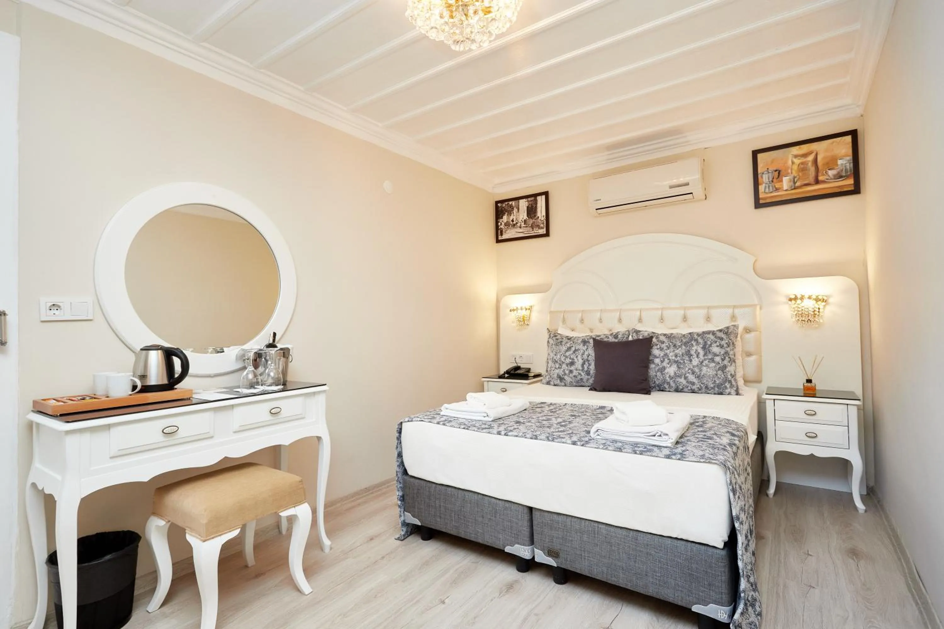 Photo of the whole room, Bed in Mataraci Konak