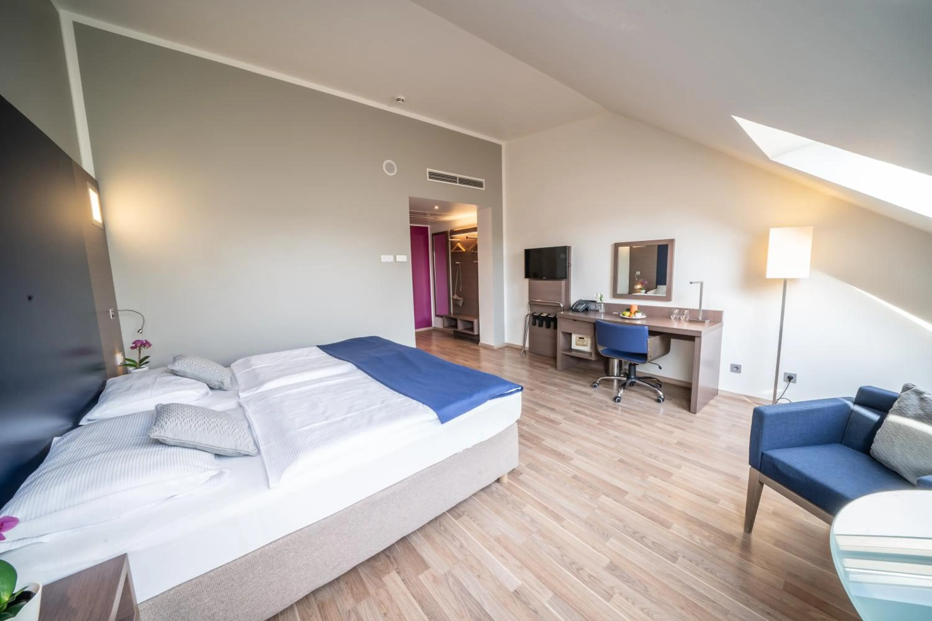 Bed in Hotel Orangerie