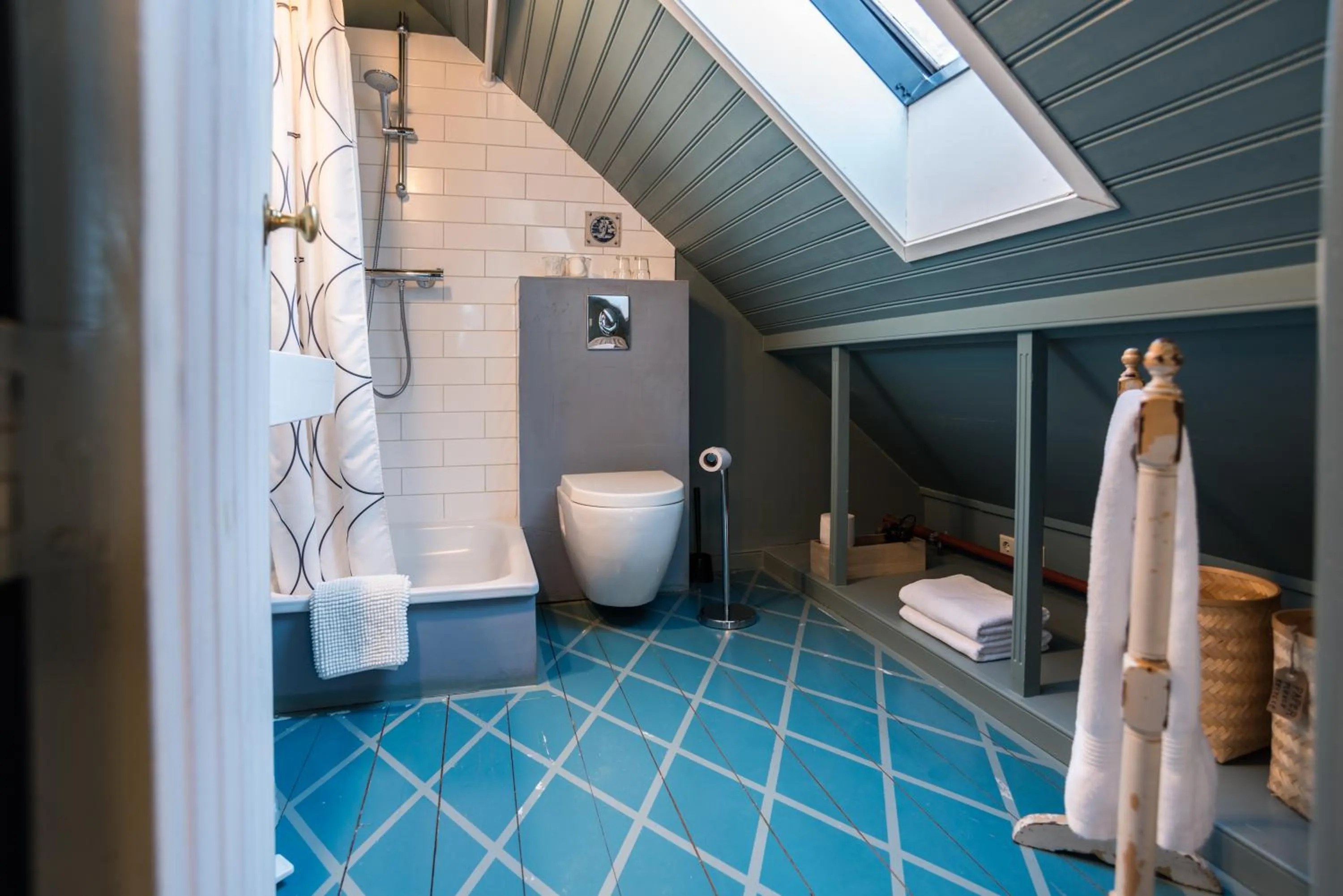 Bathroom in Reykjavík Treasure B&B