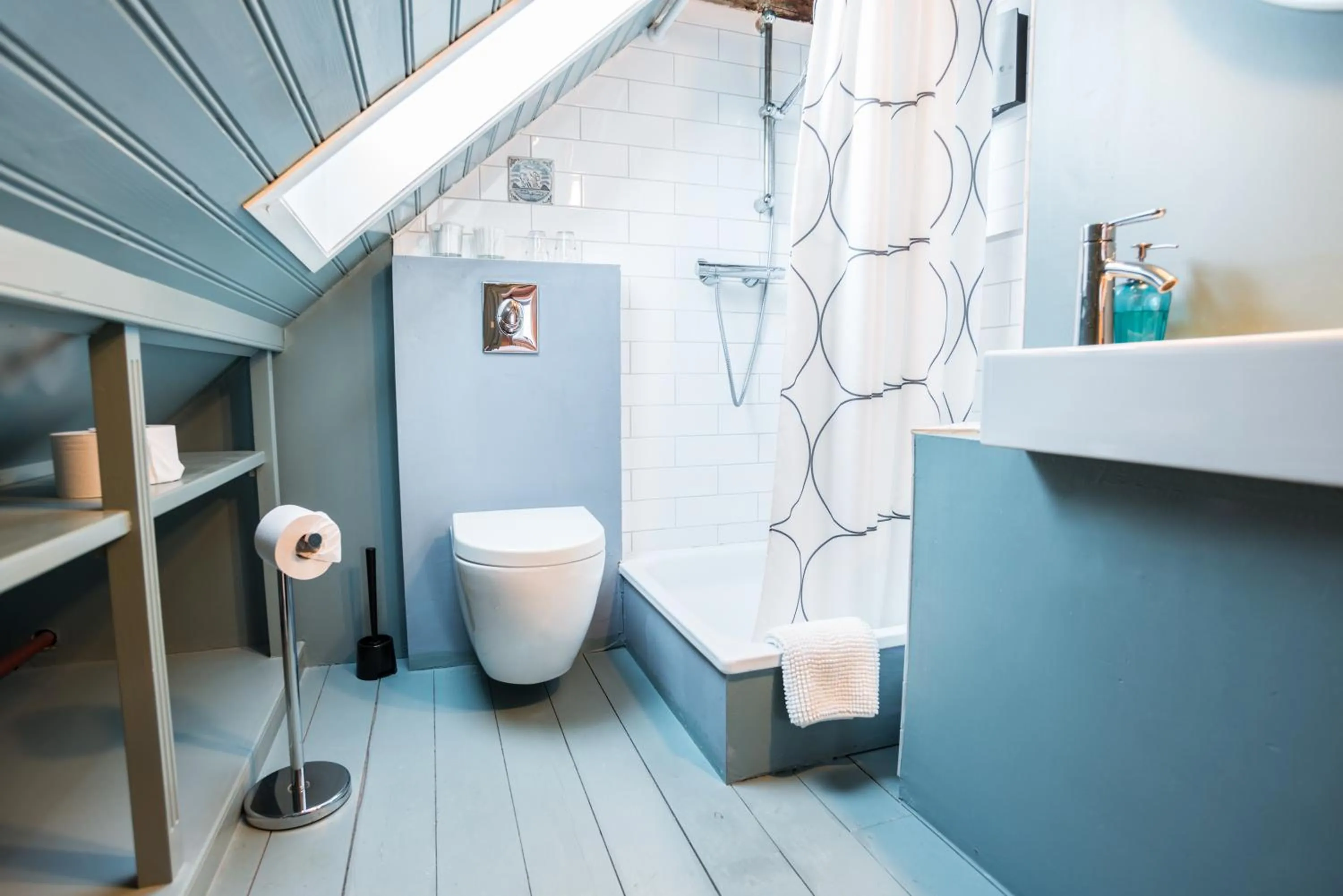 Shower in Reykjavík Treasure B&B