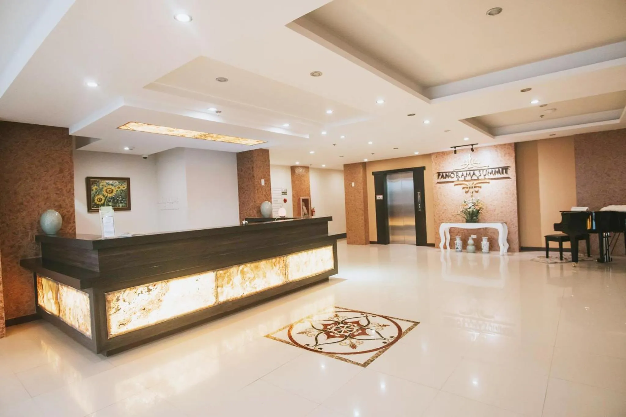 Panorama Summit Hotel