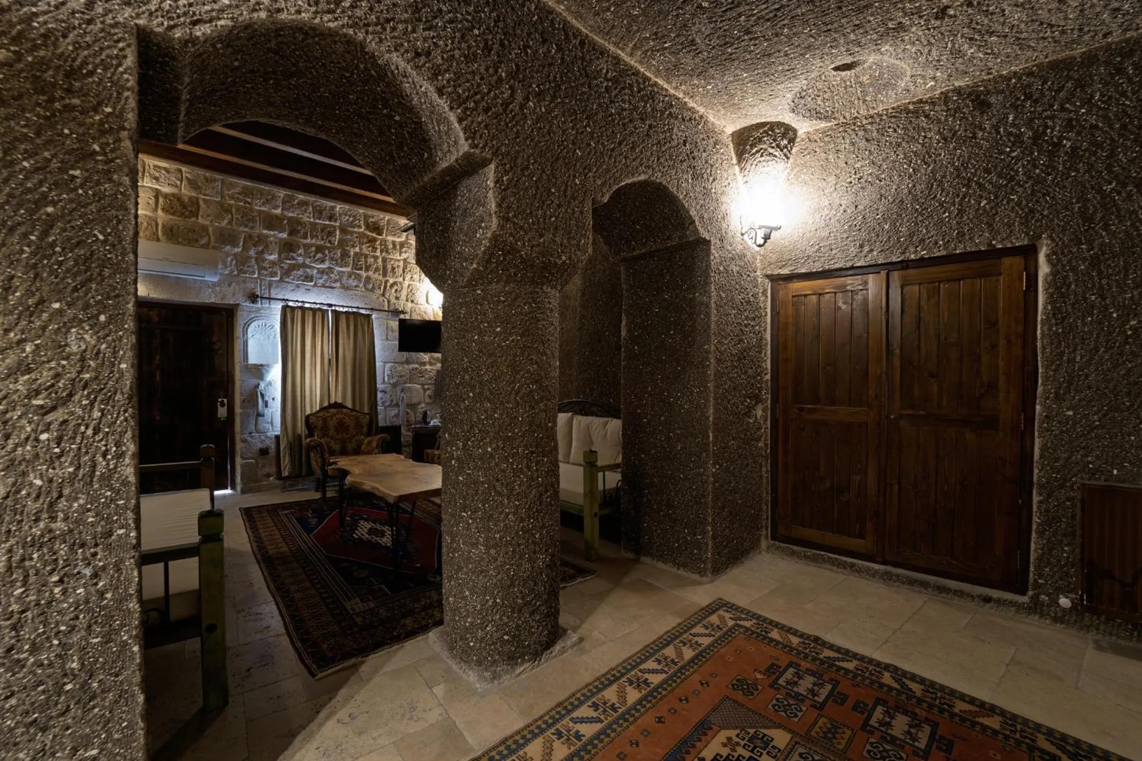 Living room in Grand Cave Suites