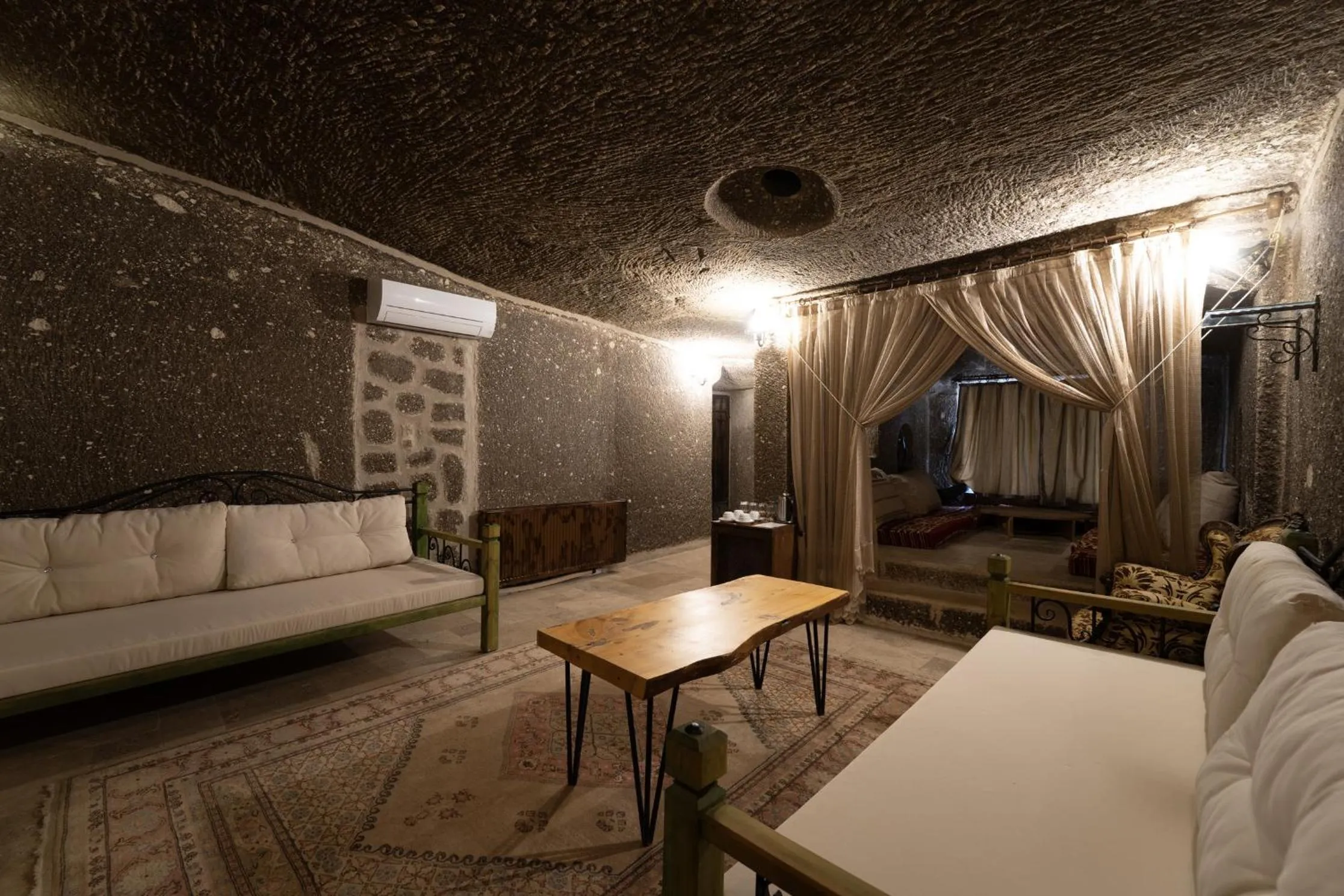 Living room in Grand Cave Suites