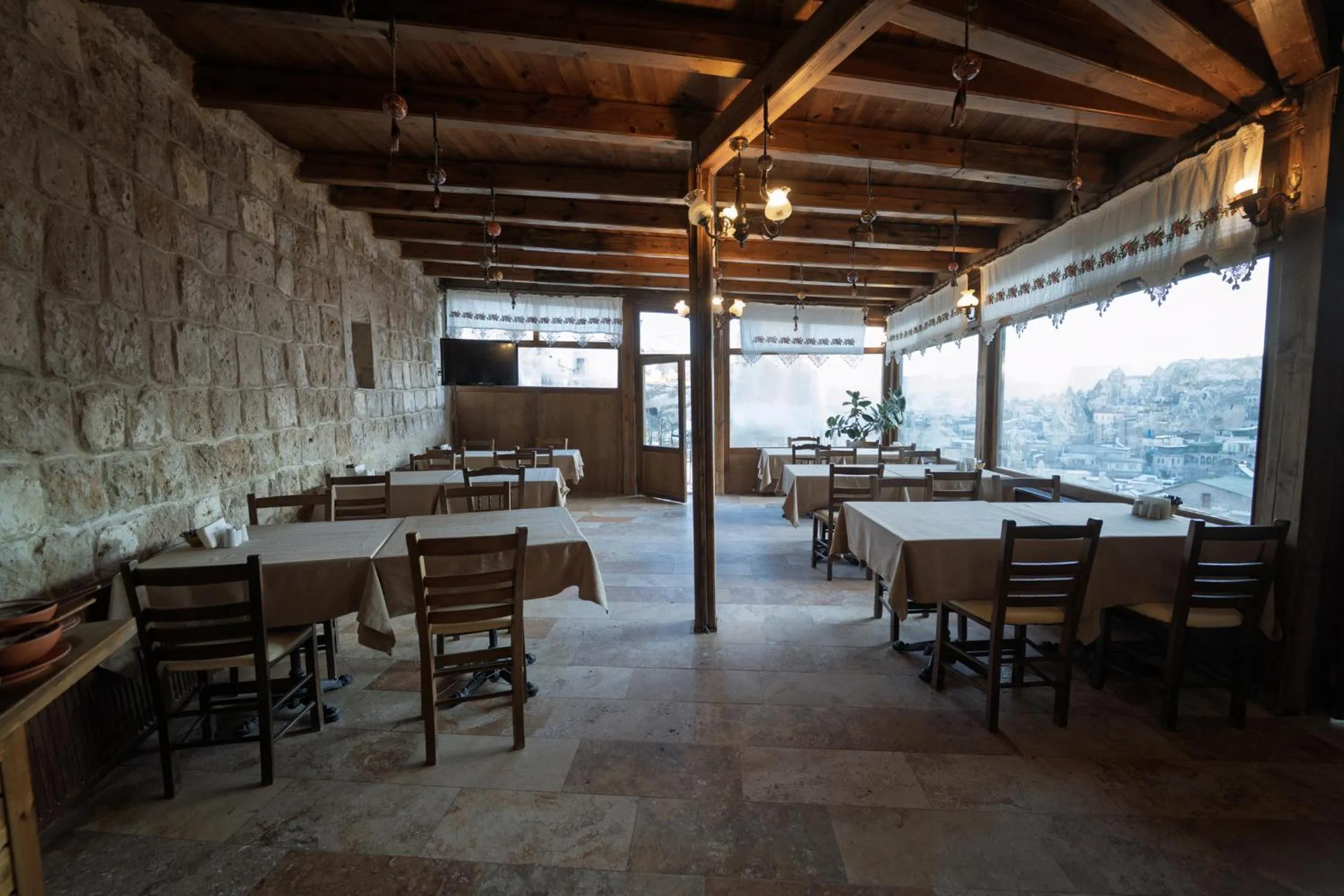 Breakfast in Grand Cave Suites