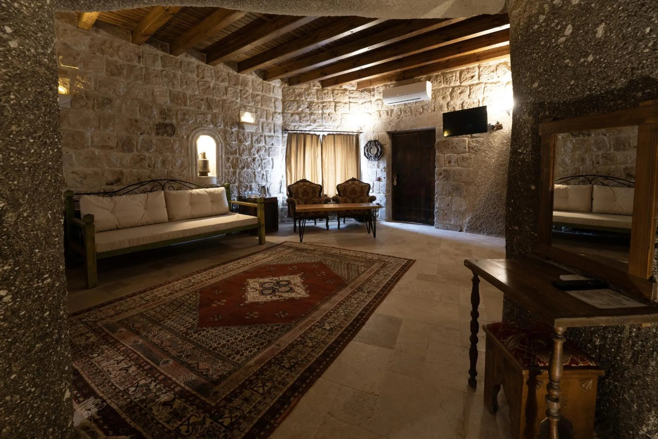 Living room in Grand Cave Suites