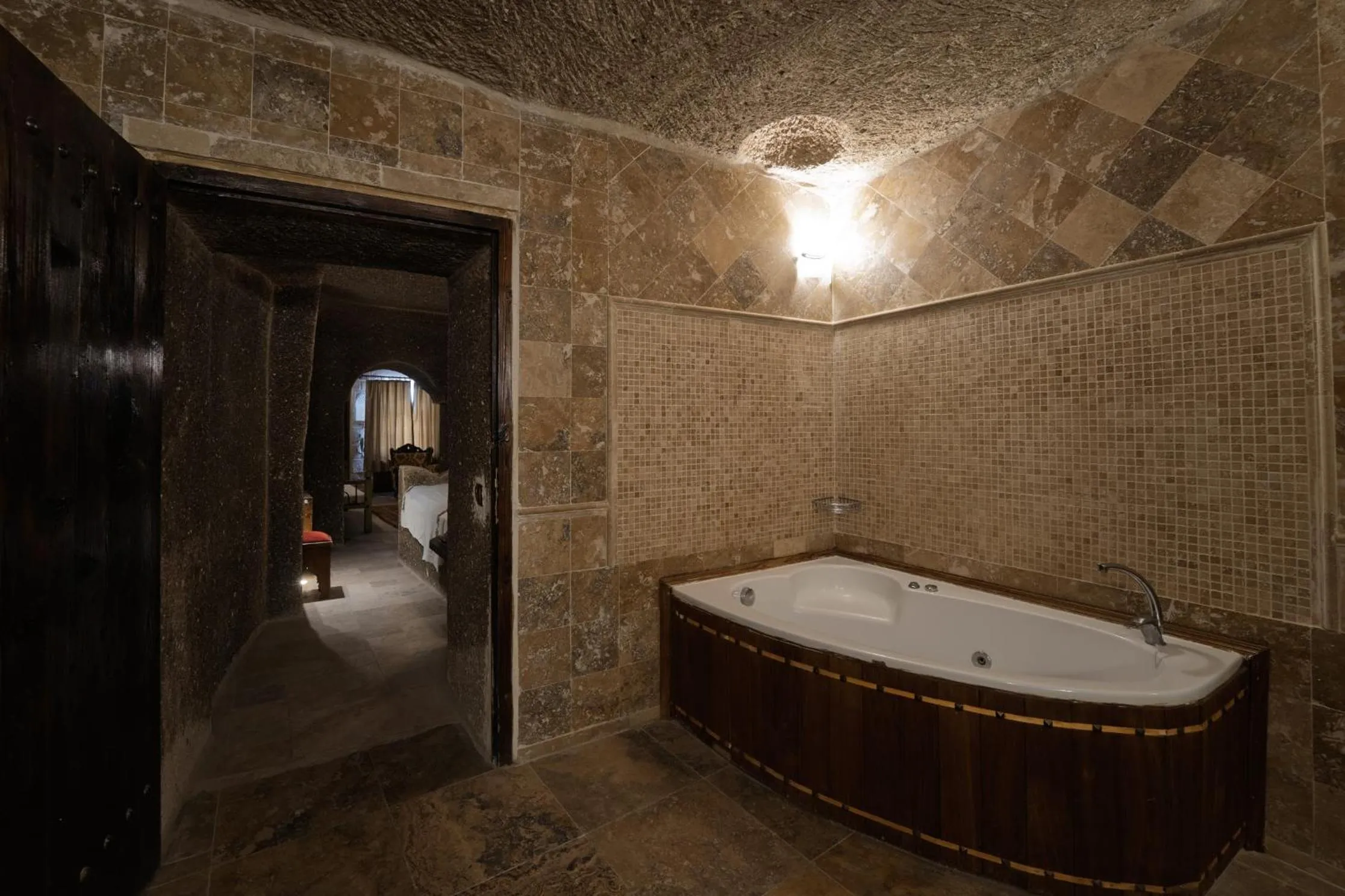 Hot Tub in Grand Cave Suites