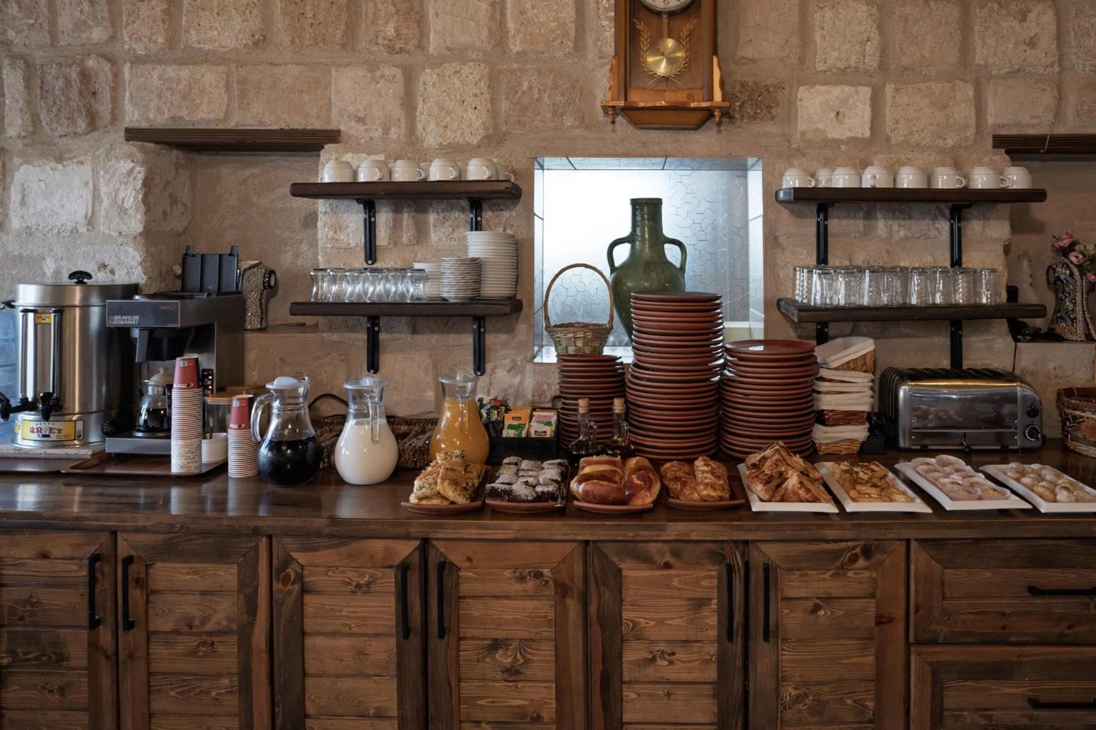 Breakfast in Grand Cave Suites