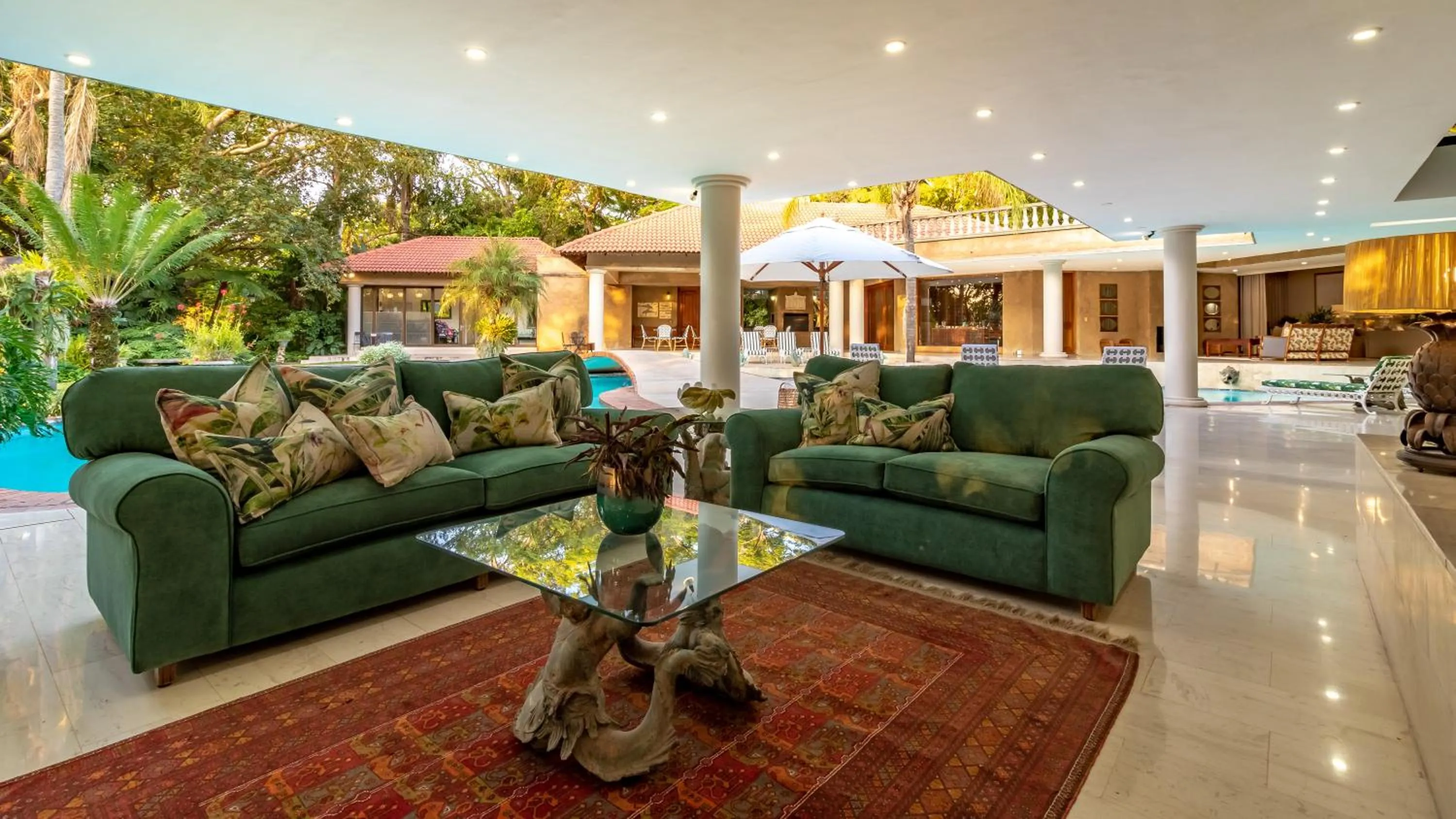 Patio in Christies at 32 on Russell