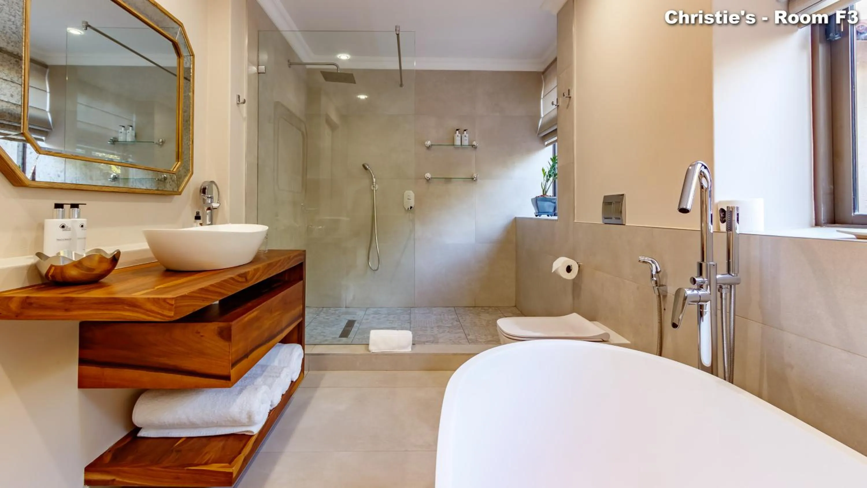 Shower in Christies at 32 on Russell