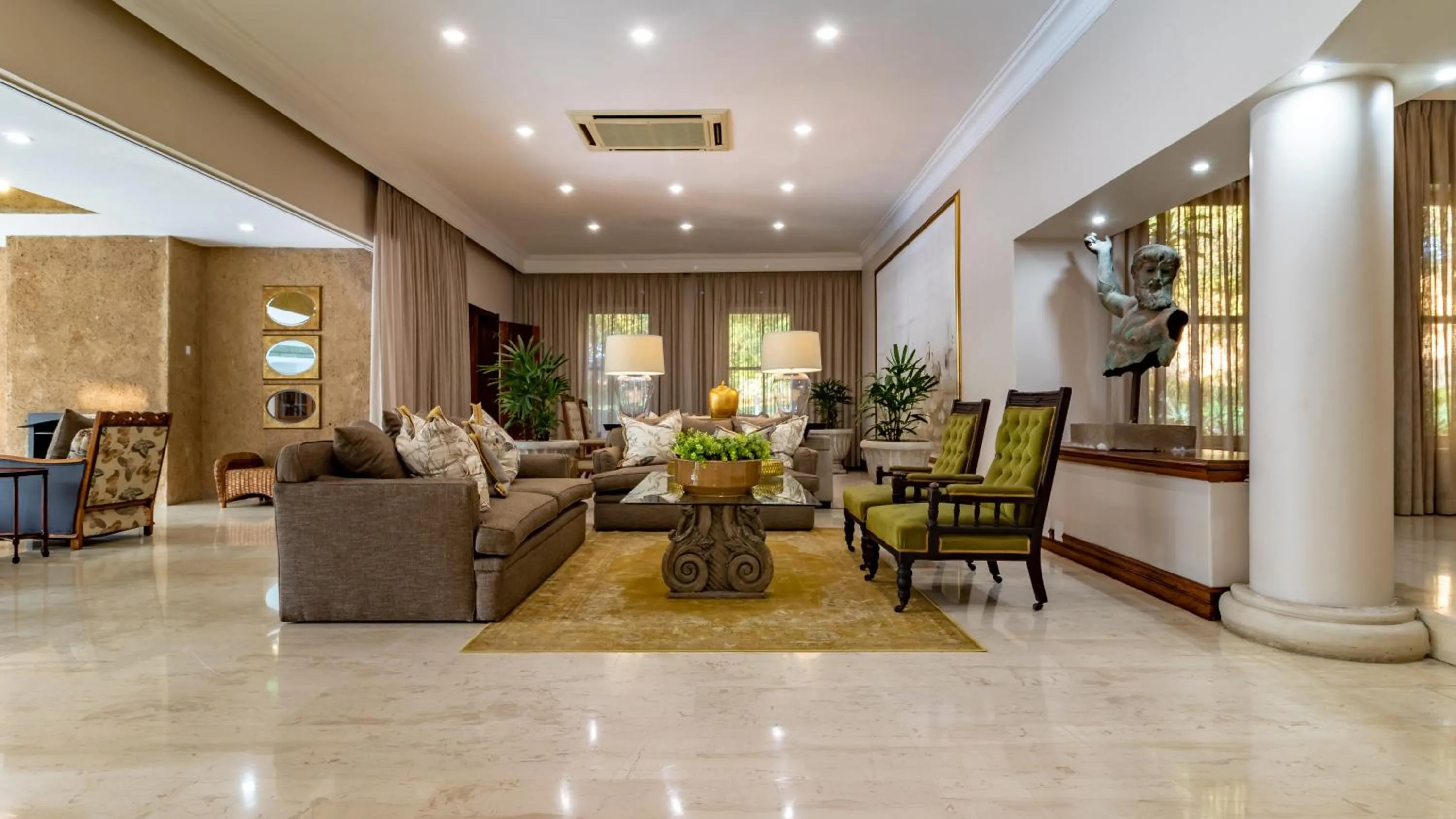 Lounge or bar in Christies at 32 on Russell