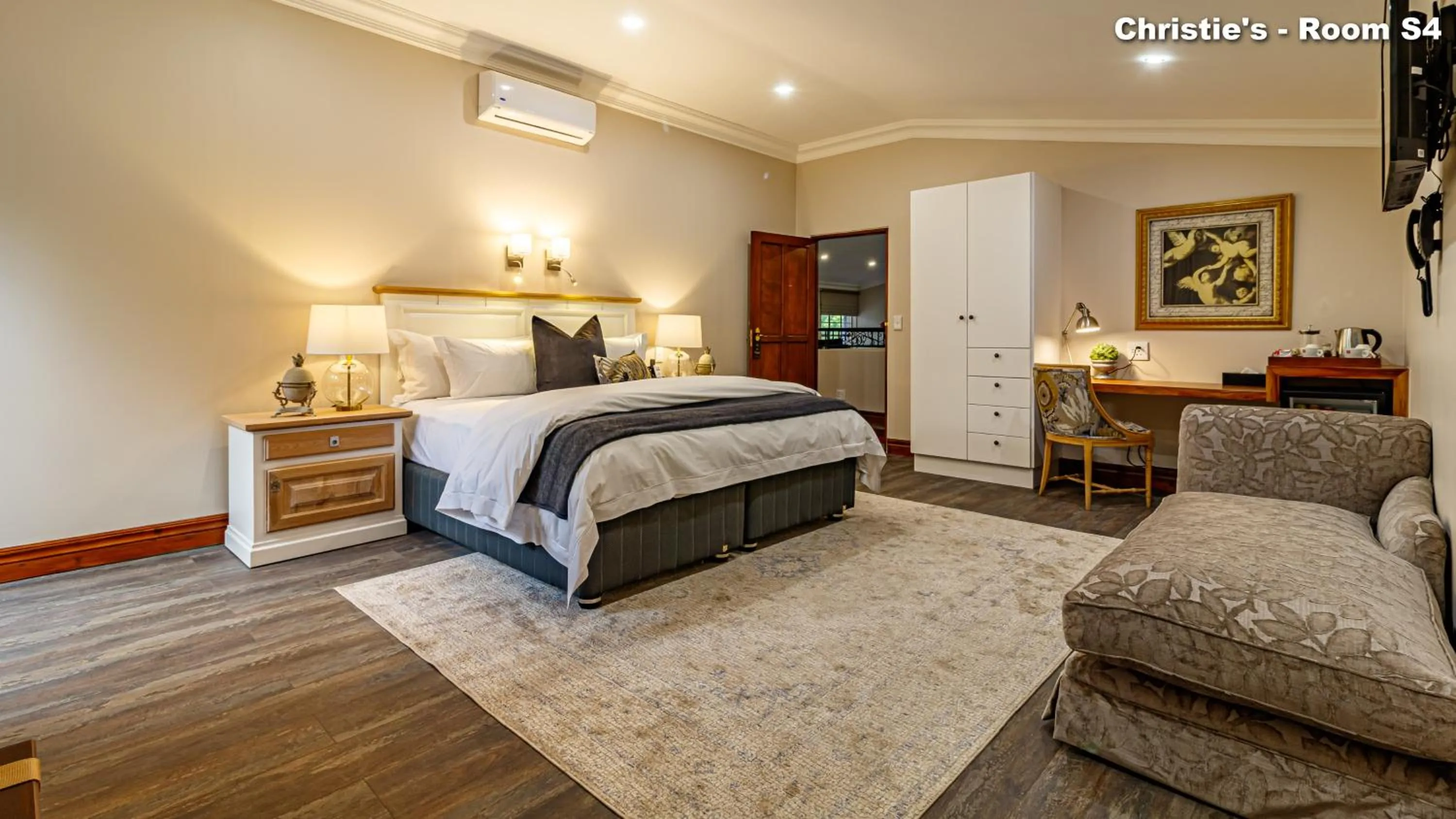 Bed in Christies at 32 on Russell