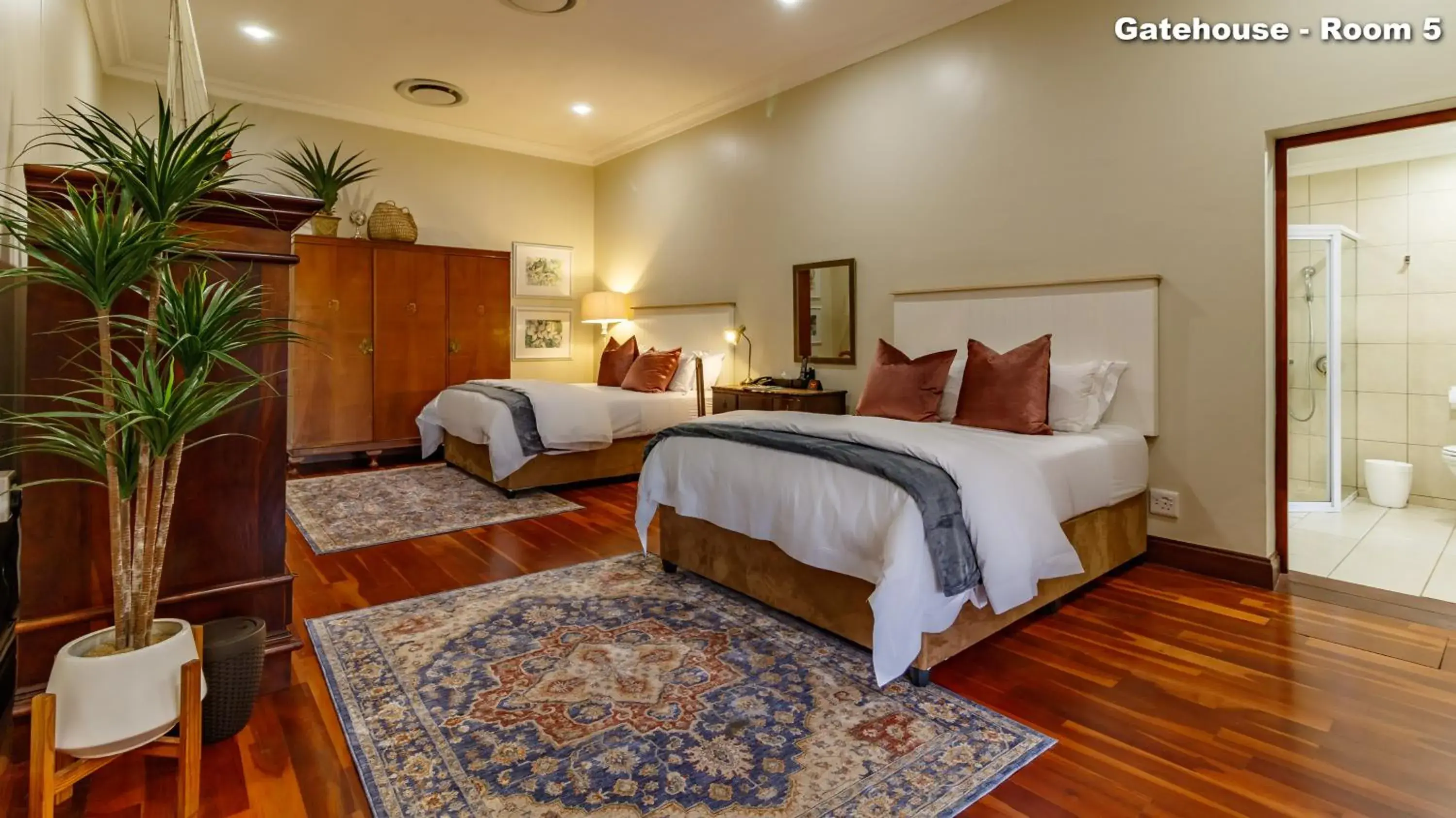 Family Room - single occupancy in Christies at 32 on Russell Family Room - single occupancy in Christies at 32 on Russell