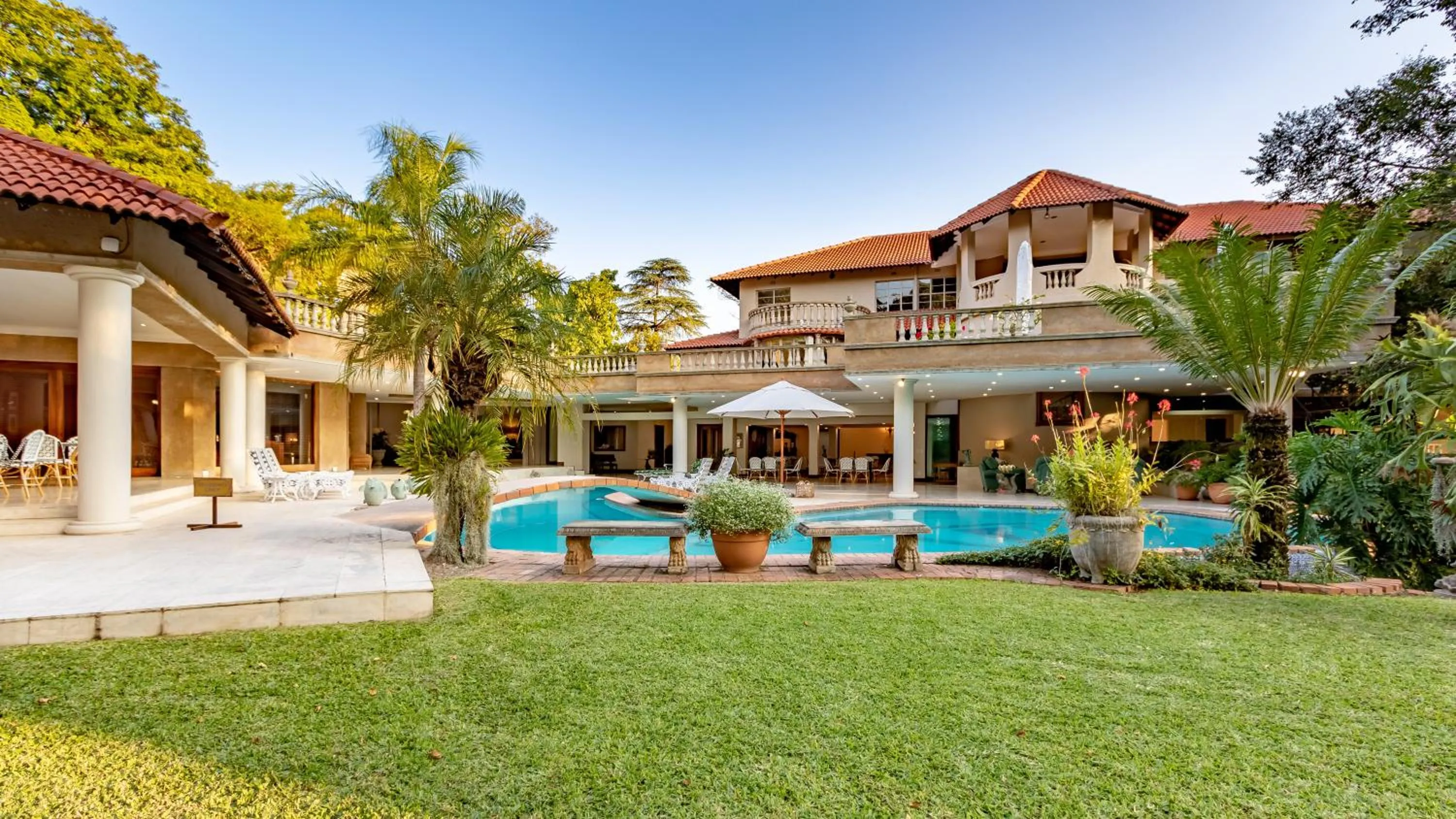 Property building in Christies at 32 on Russell