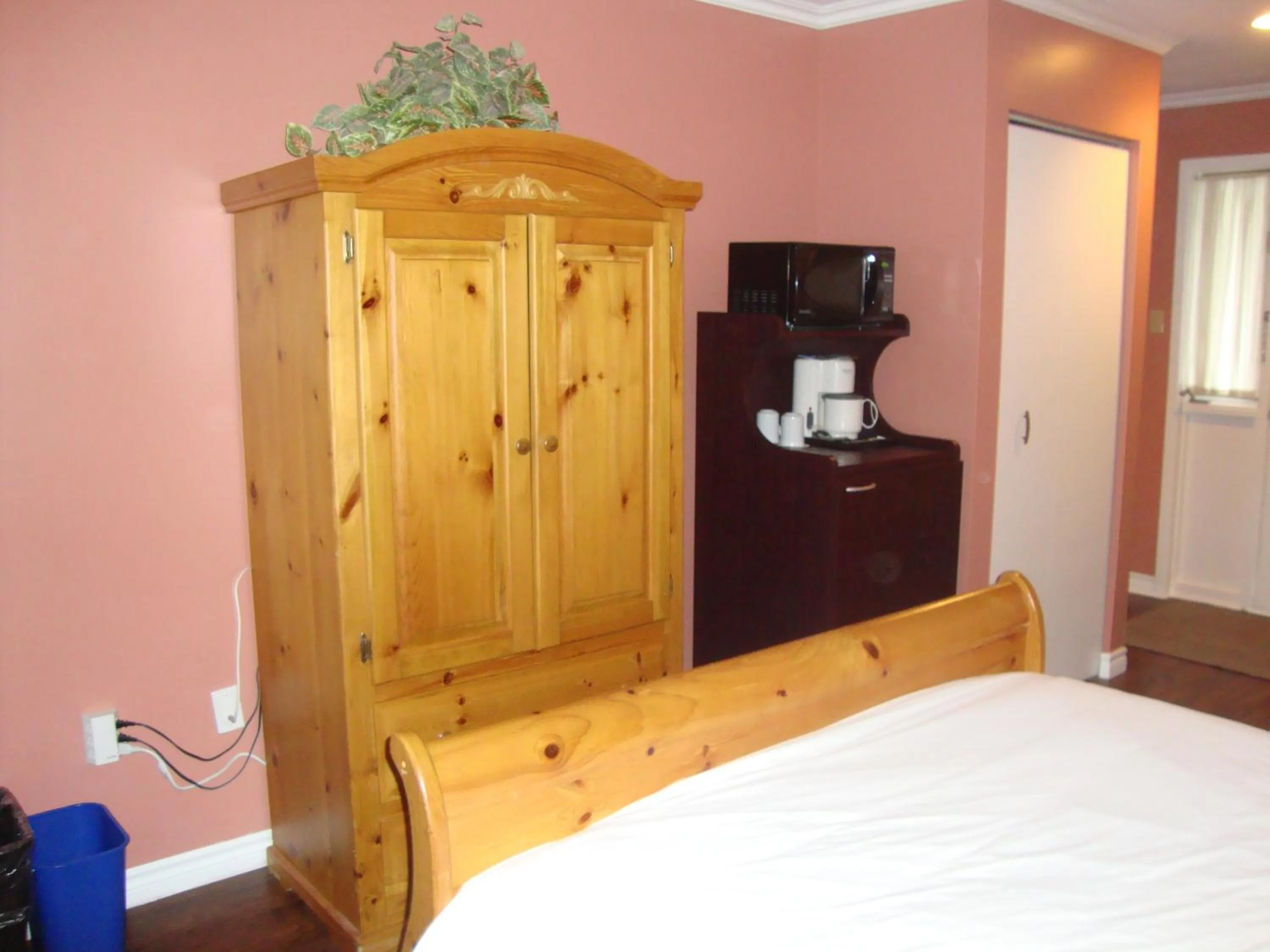 Decorative detail, Bed in Annapolis Royal Inn & Suites