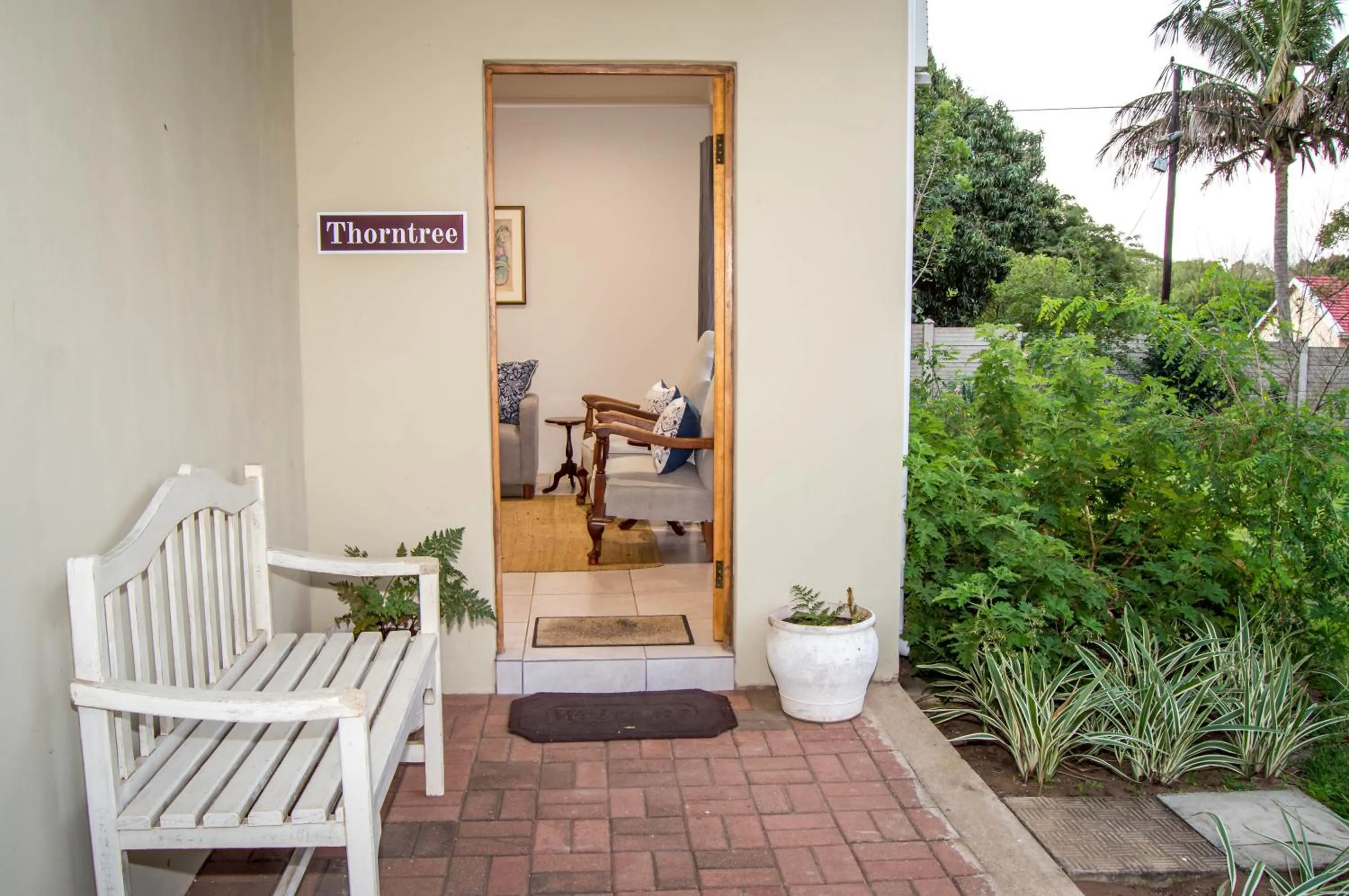 Facade/entrance in 870 on Riverview Drive