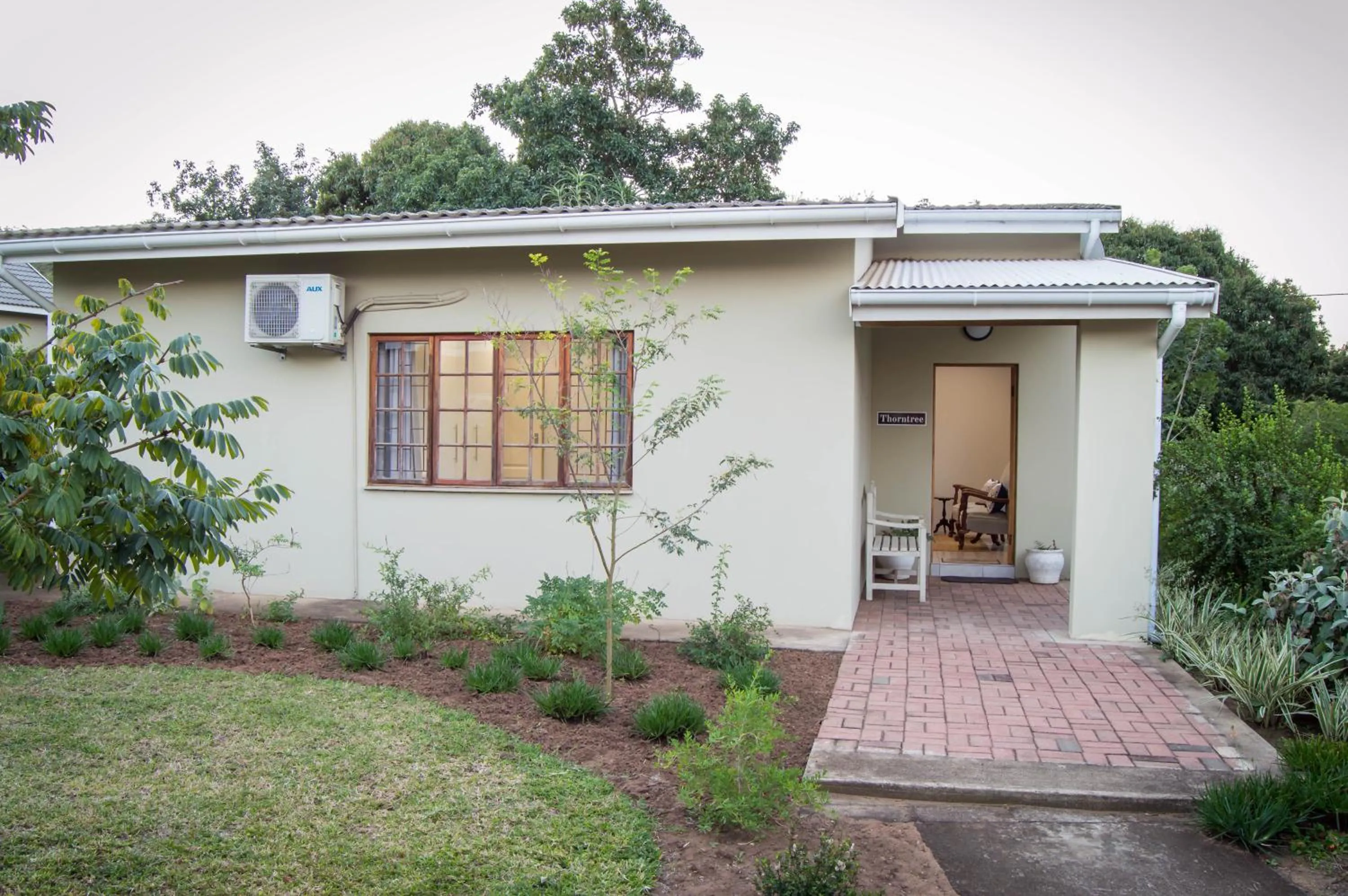 Property building in 870 on Riverview Drive