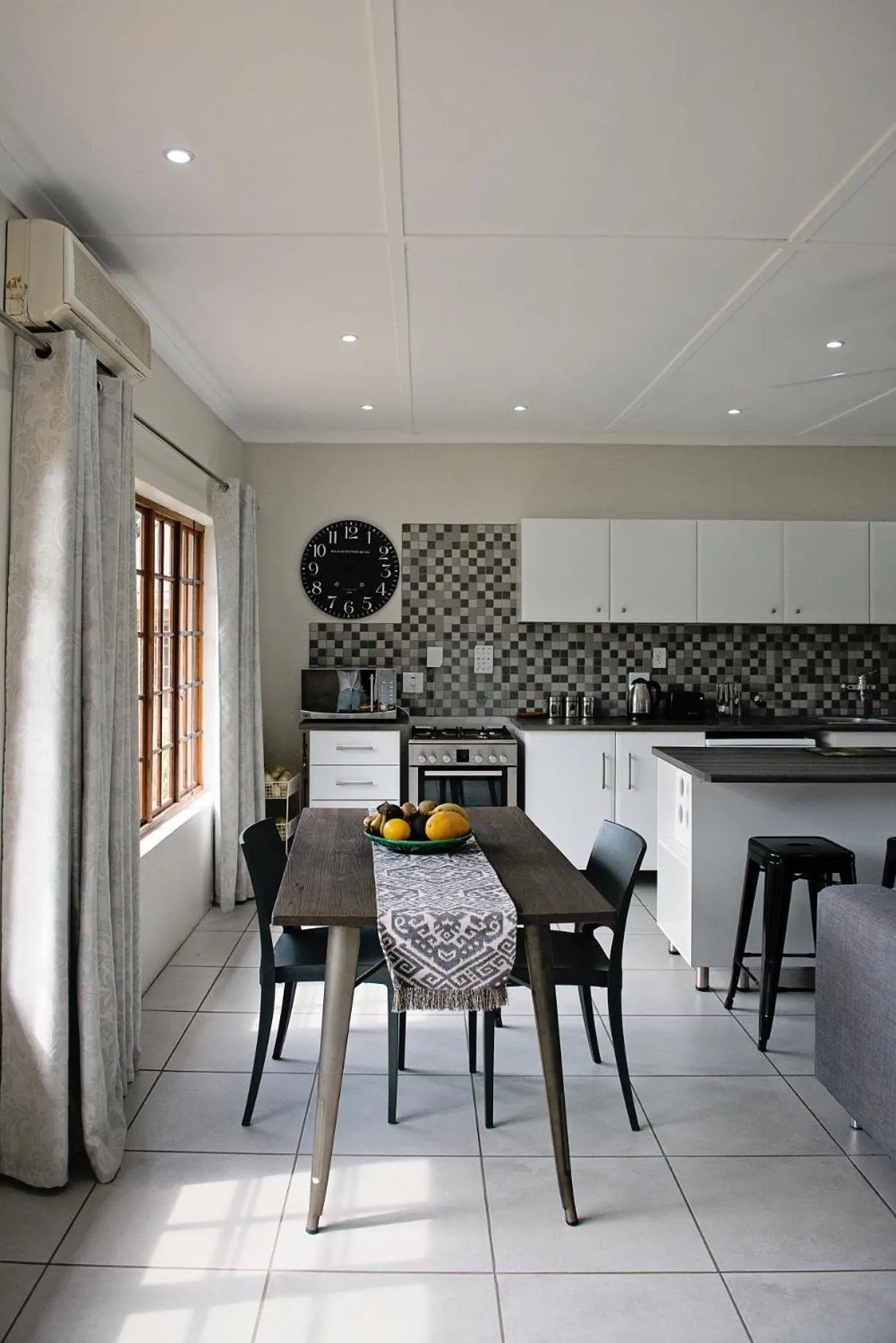 Dining area in 870 on Riverview Drive