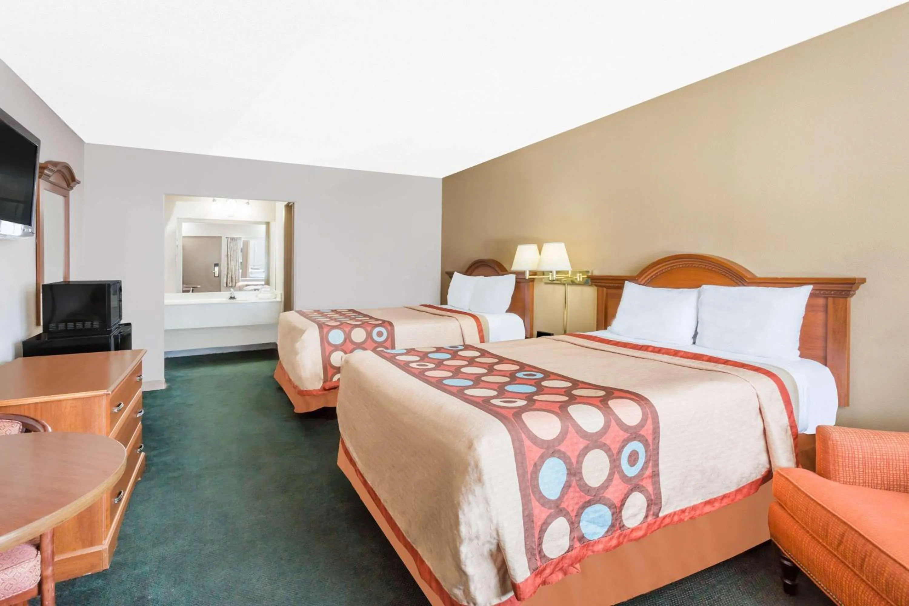 Photo of the whole room, Bed in Super 8 by Wyndham Greensboro