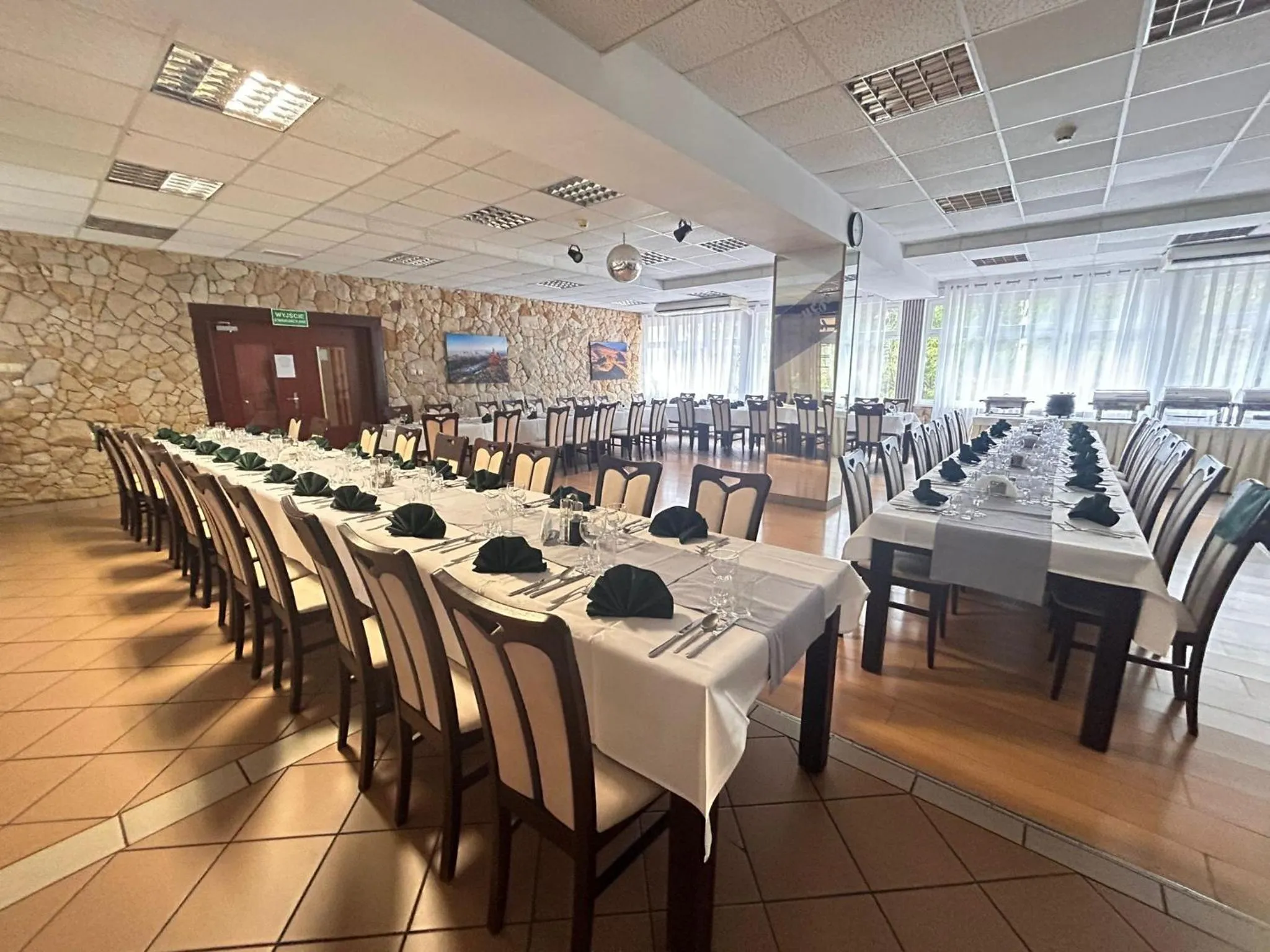 Dining area in Ośrodek Konferencyjno-Wypoczynkowy "Krucze Skały" w Karpaczu