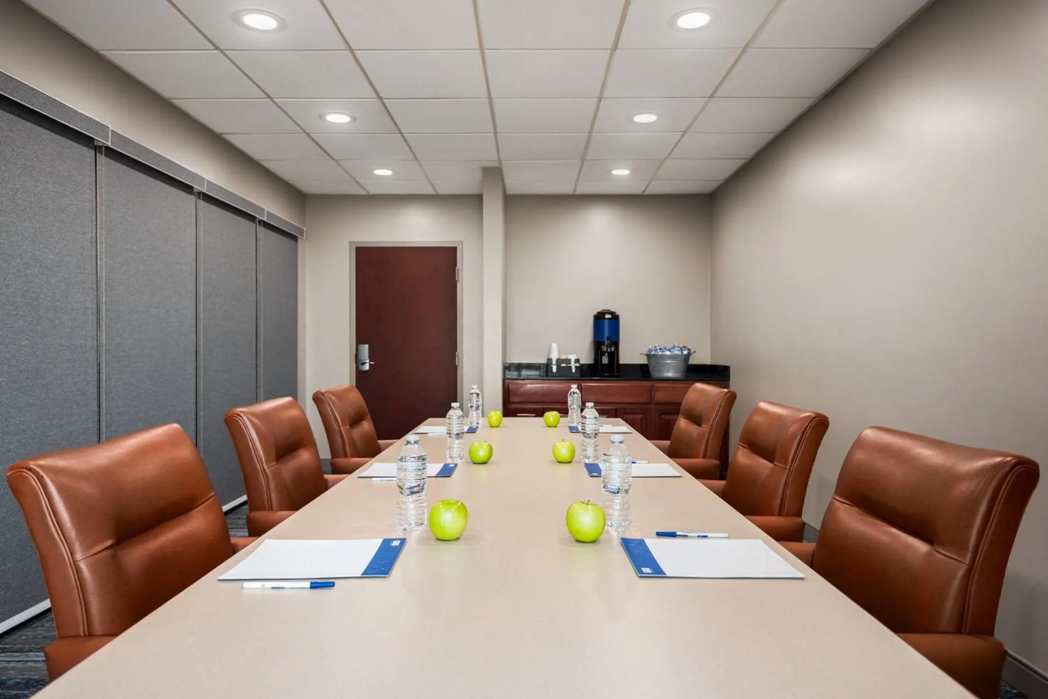 Meeting/conference room in Holiday Inn Express & Suites Mobile West I-10 by IHG