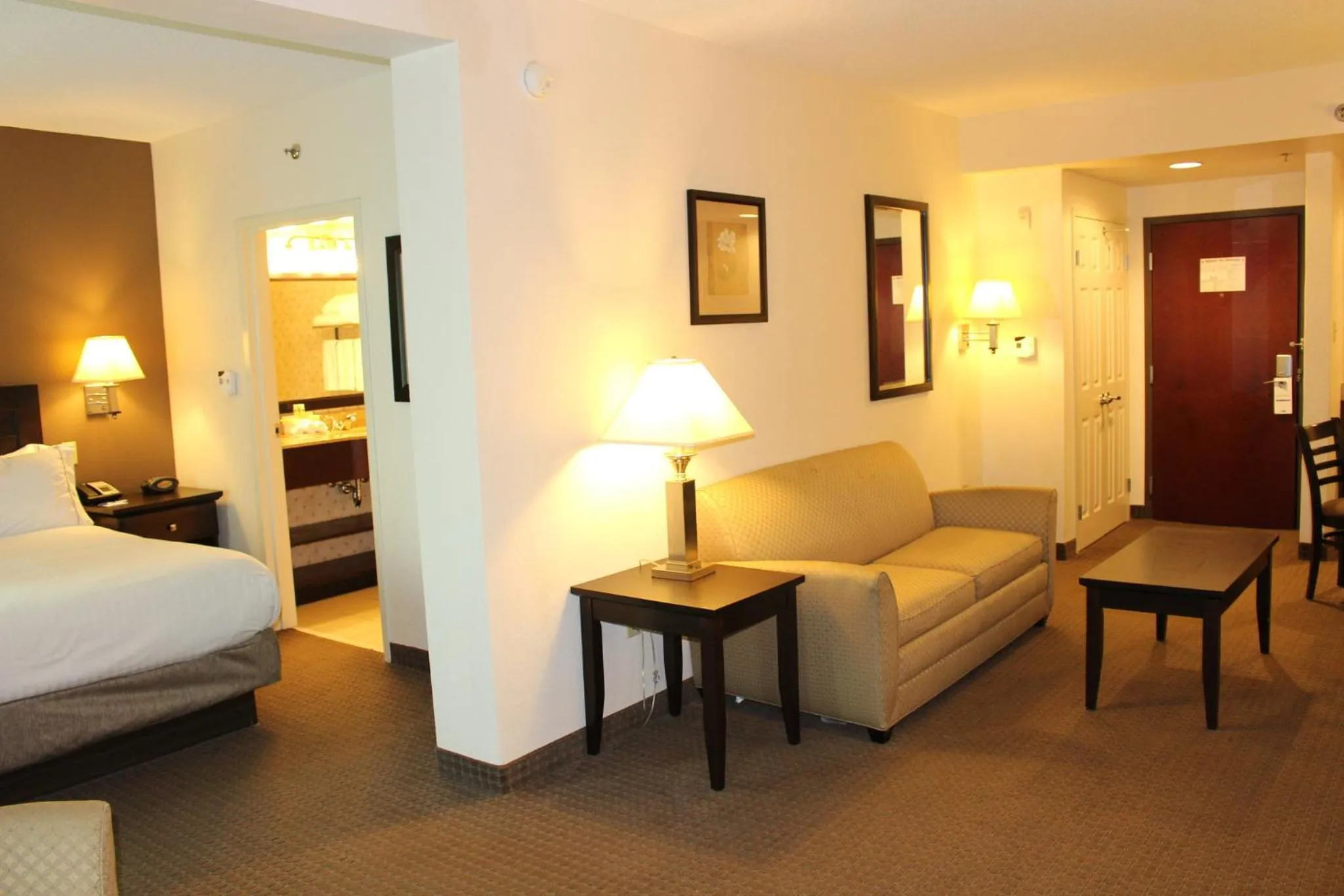 Photo of the whole room, Bed in Holiday Inn Express & Suites Mobile West I-10 by IHG