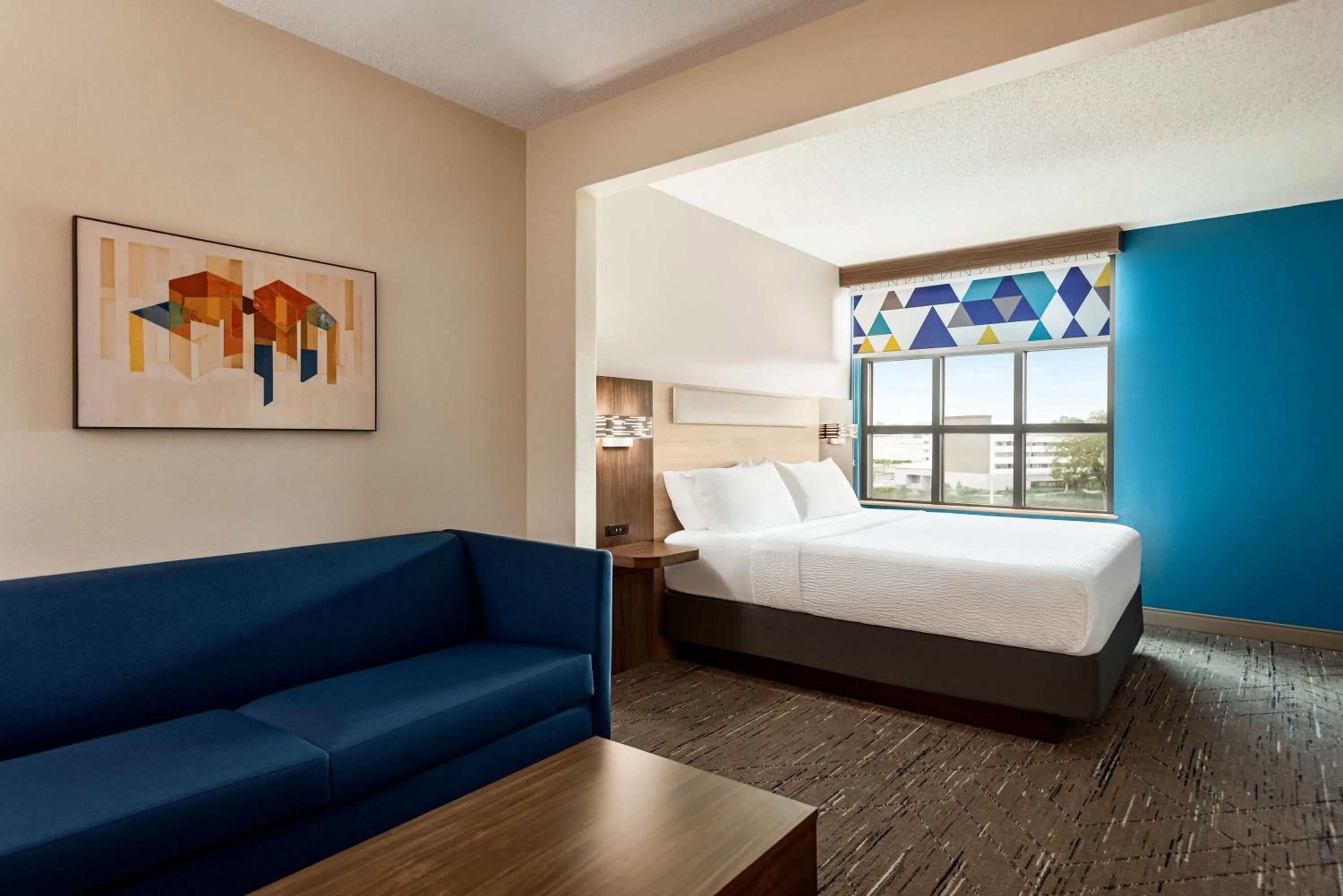 Bed in Holiday Inn Express & Suites Mobile West I-10 by IHG