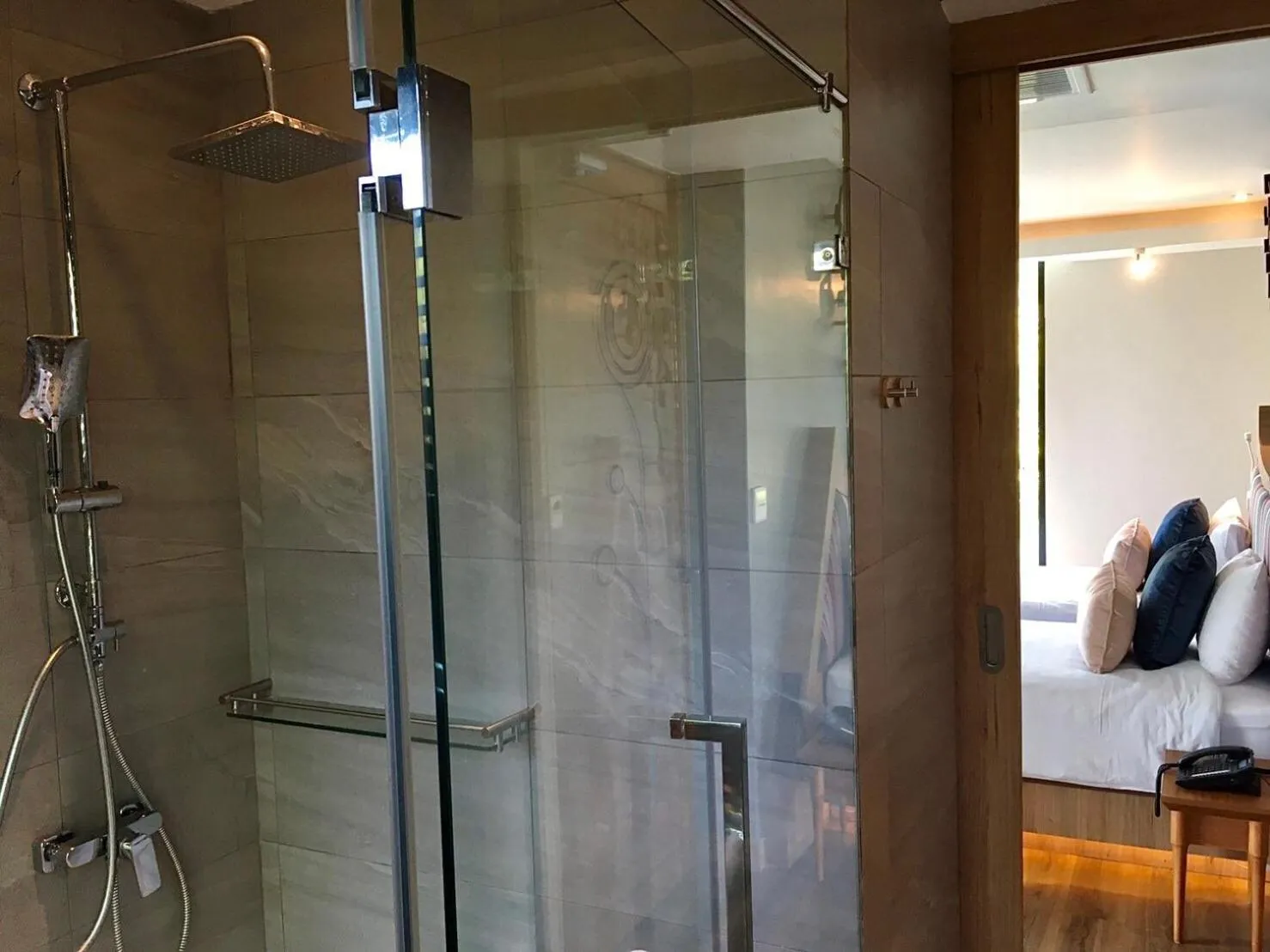 Shower in Green Pix Khaoyai