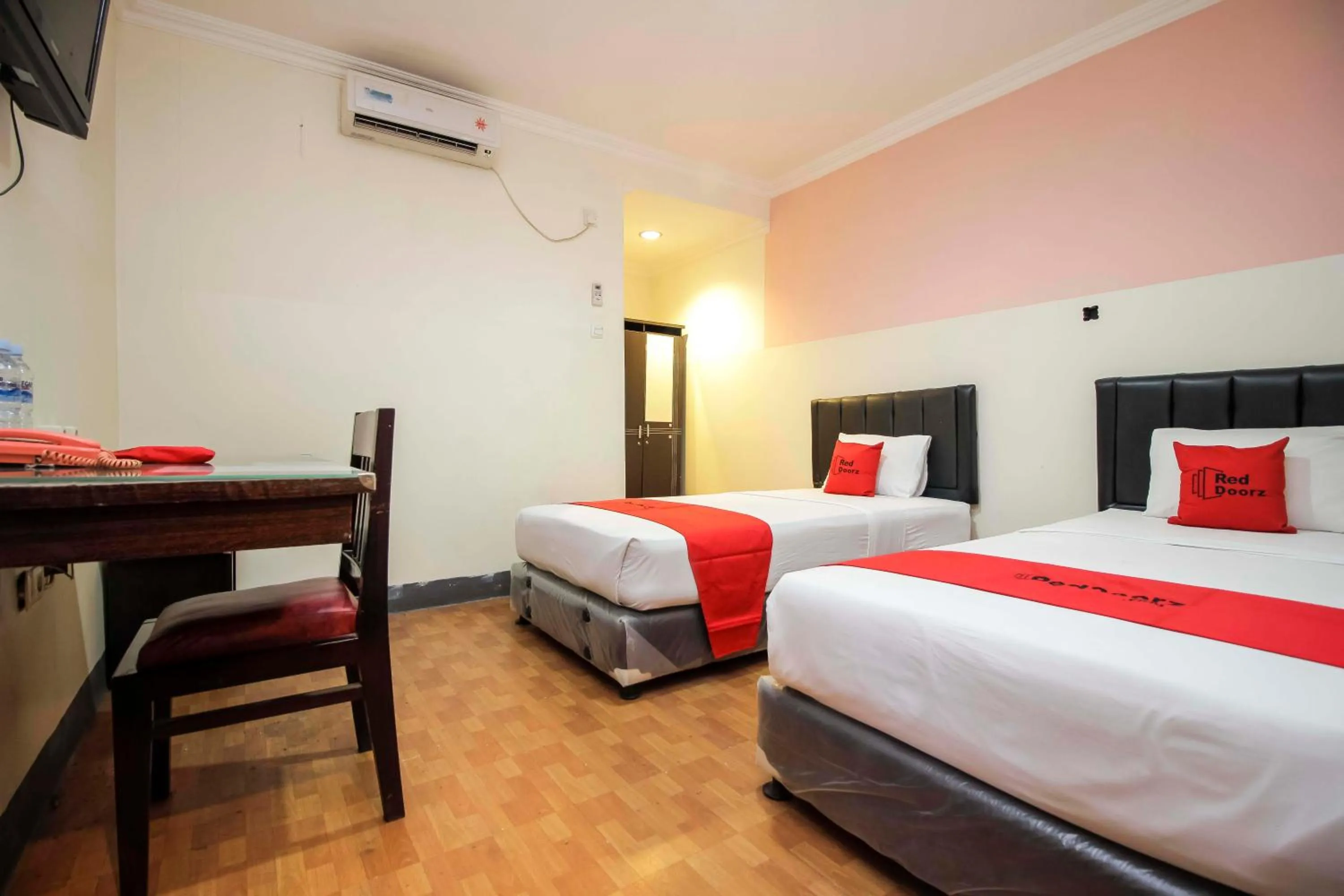 Bedroom, Bed in RedDoorz near Bethesda Manado