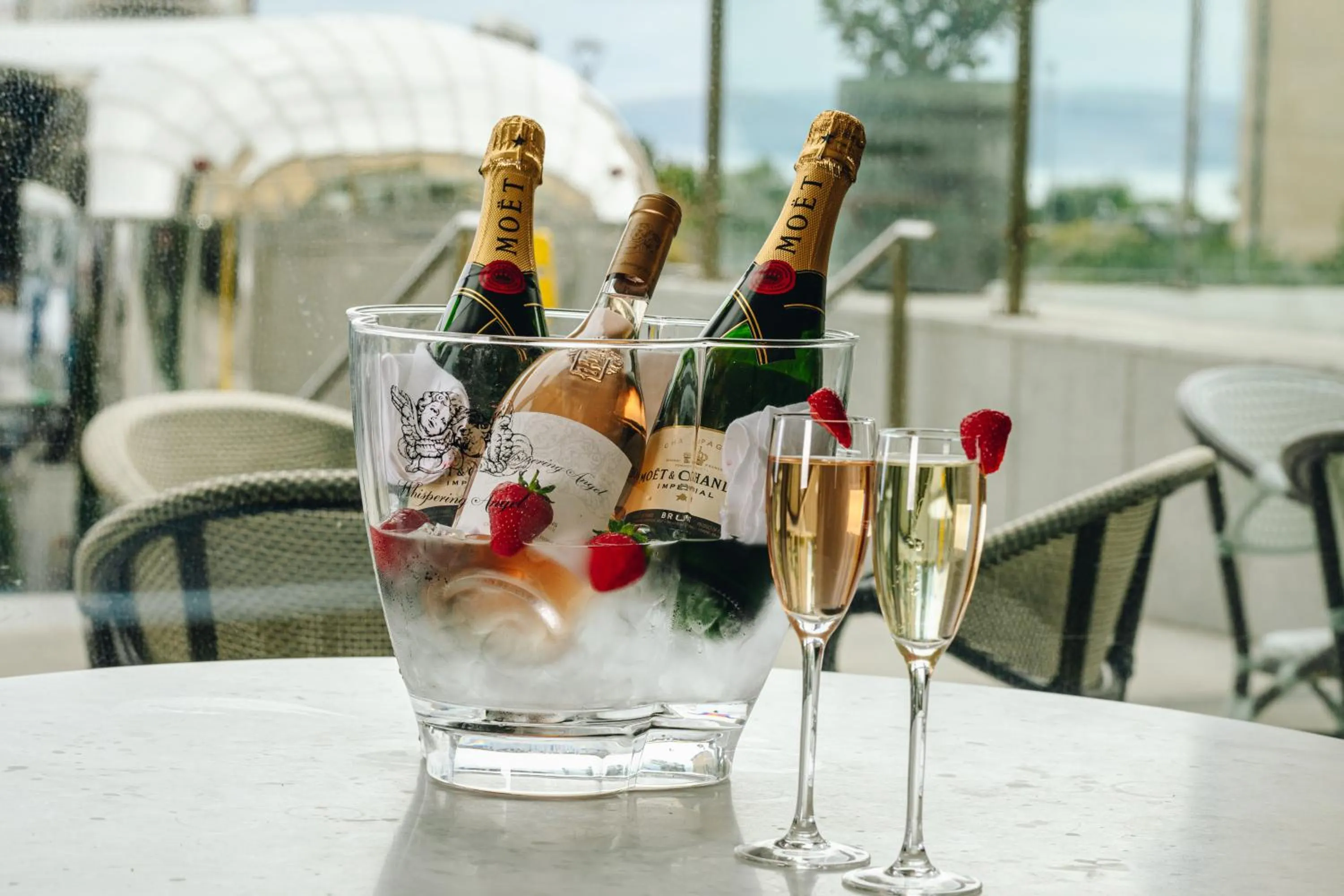 Food and drinks in Salthill Hotel