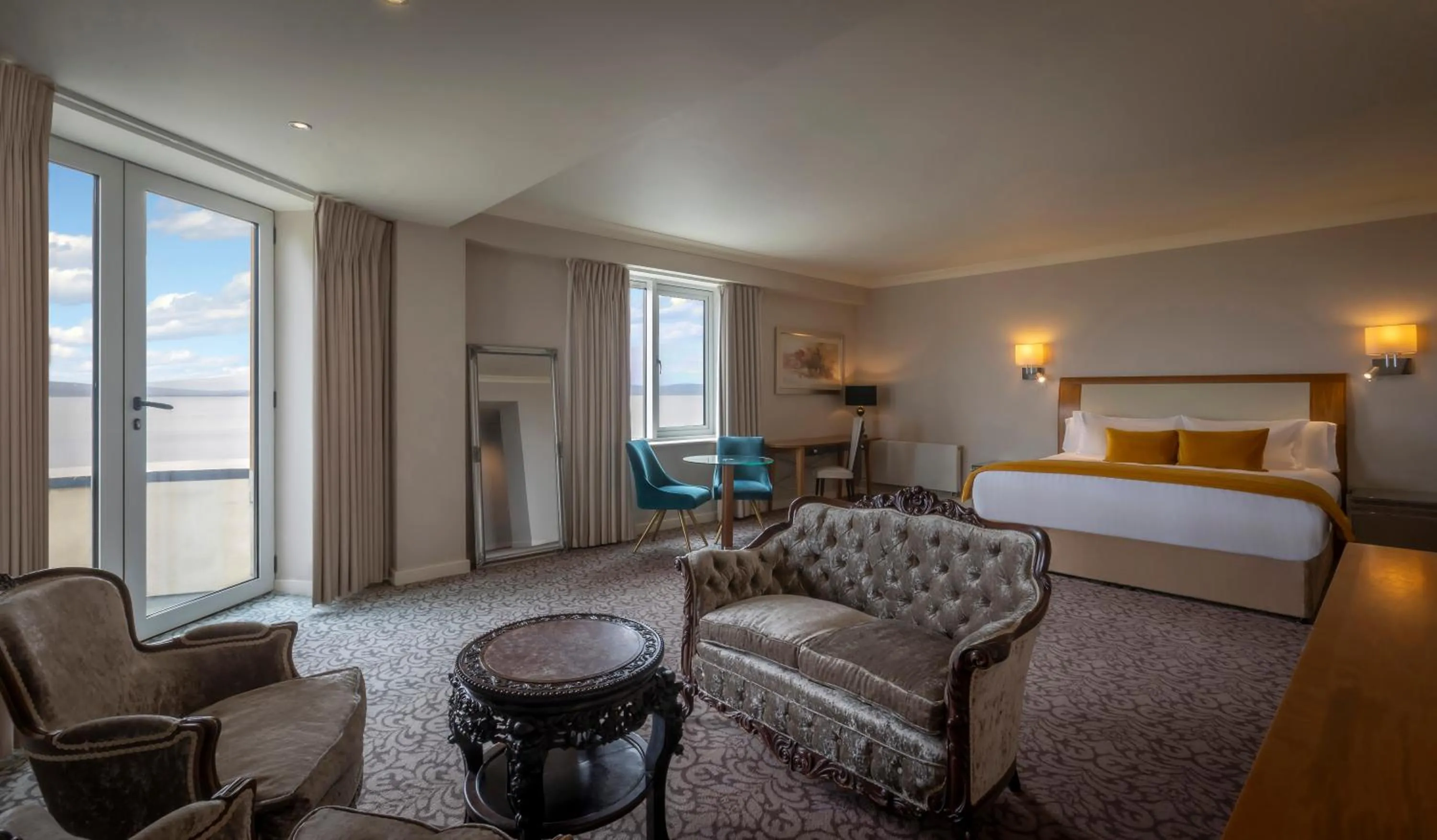 Bedroom, Bed in Salthill Hotel