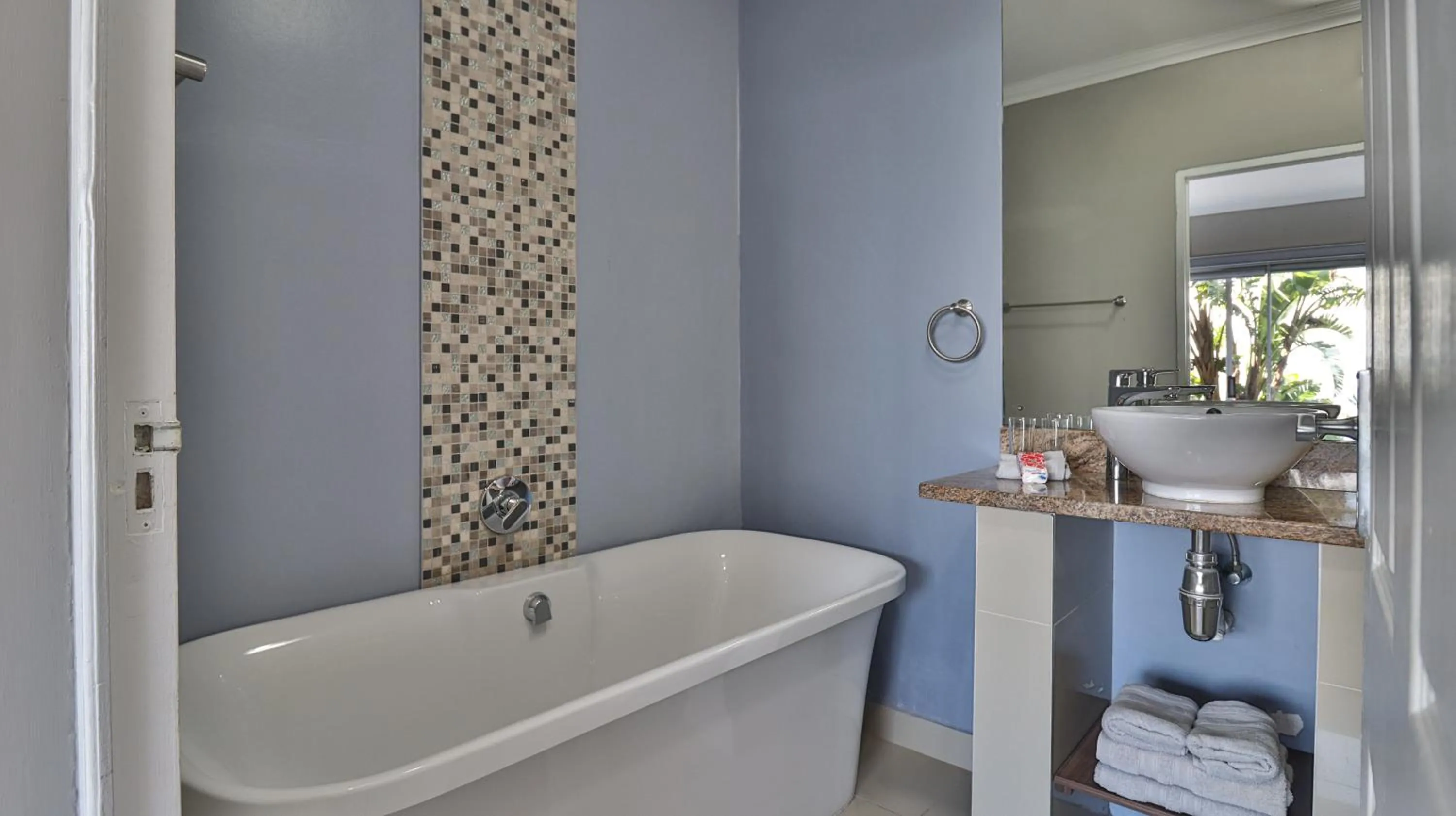 Shower in 3ColoursBlue Guest House