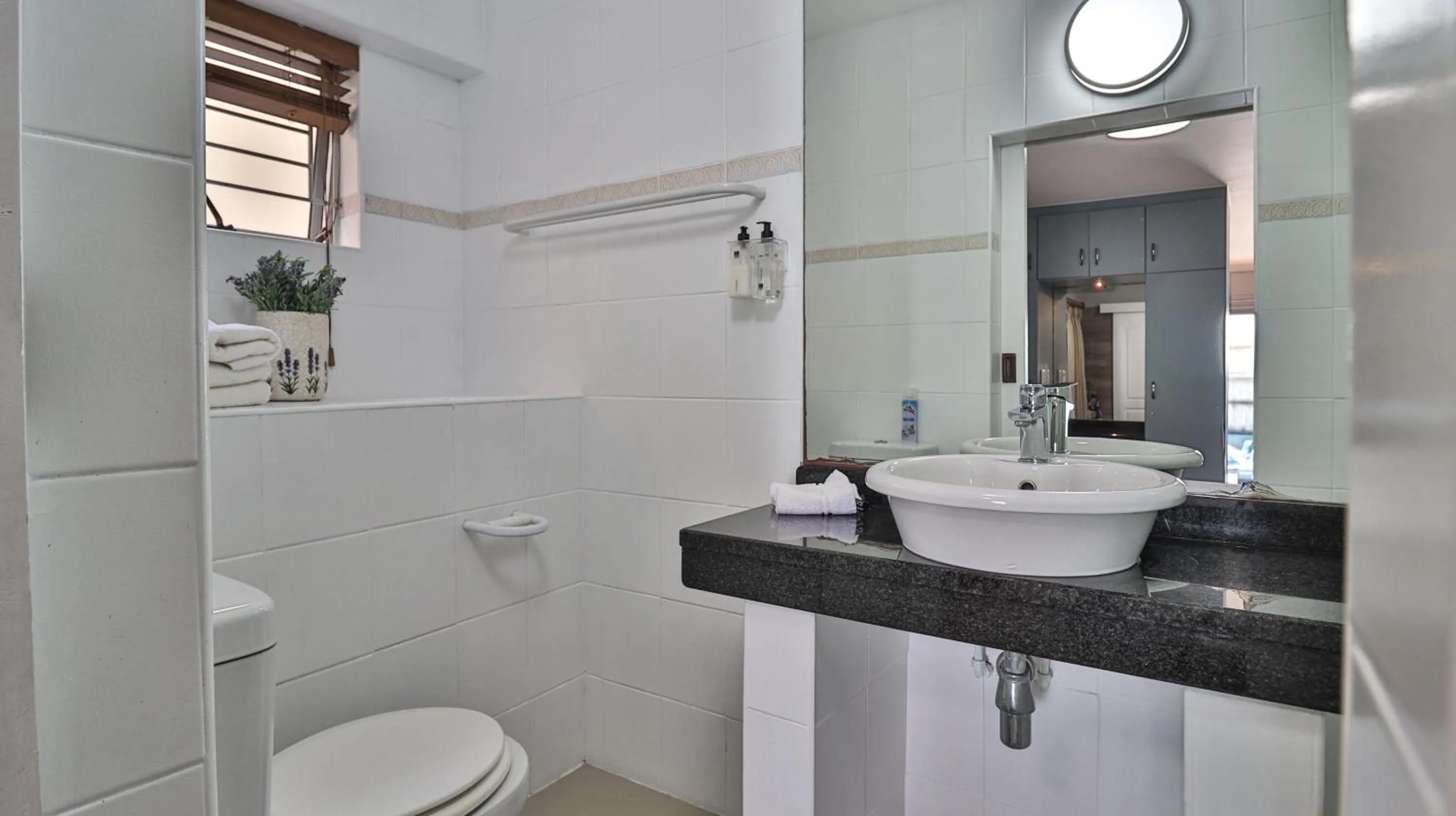 Bathroom in 3ColoursBlue Guest House