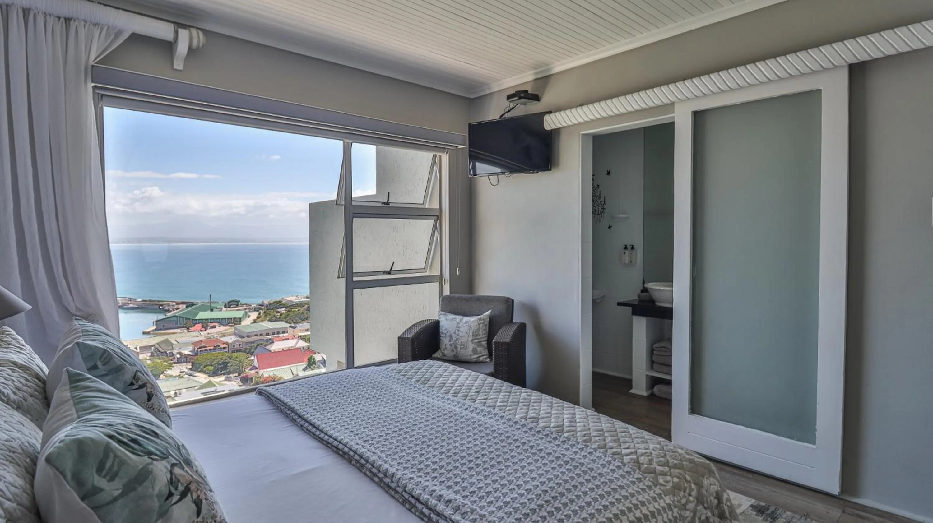 Bed in 3ColoursBlue Guest House