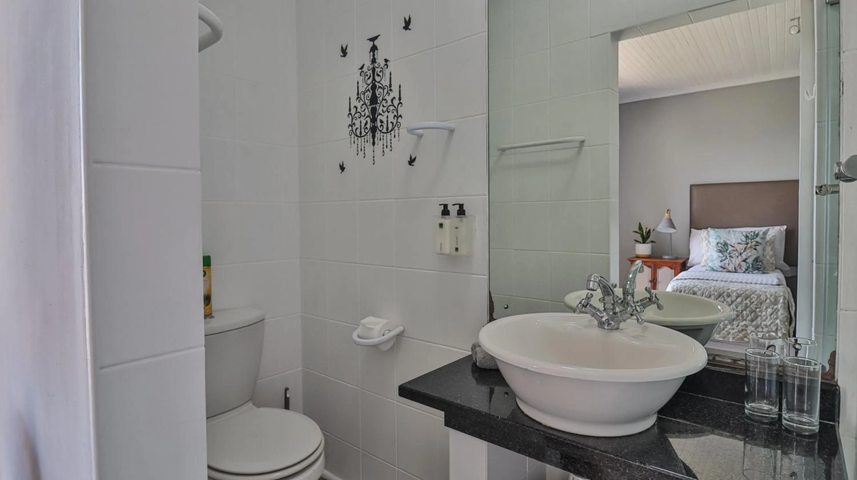 Toilet, Bed in 3ColoursBlue Guest House