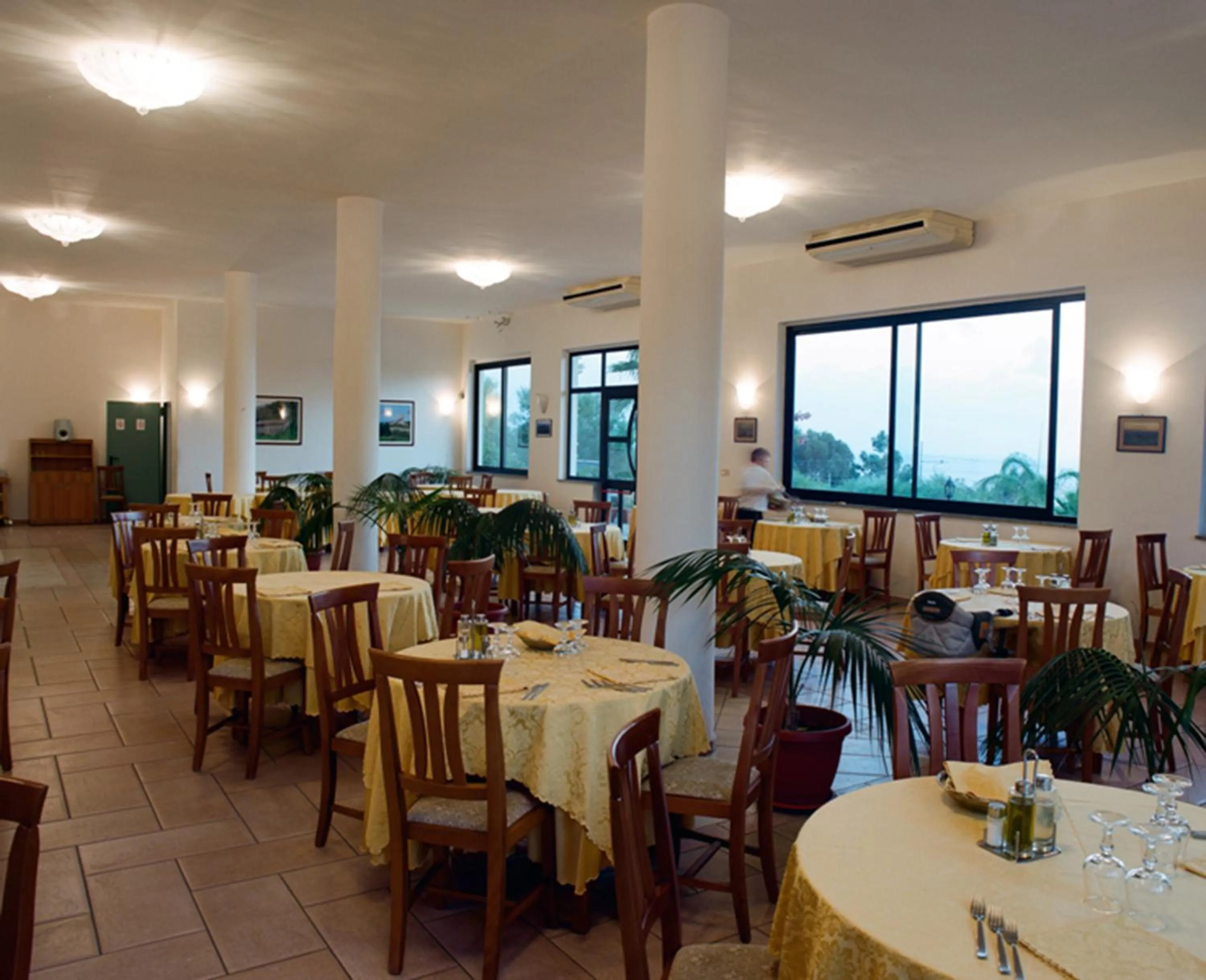 Restaurant/places to eat in Villaggio Pineta Petto Bianco