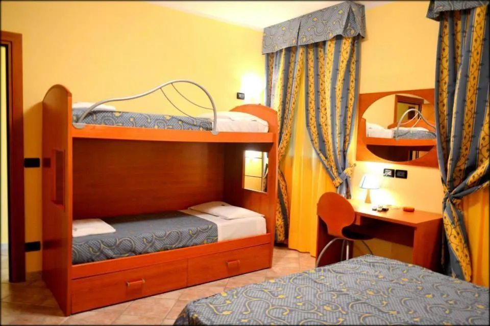 bunk bed, Bed in Hotel Anfora